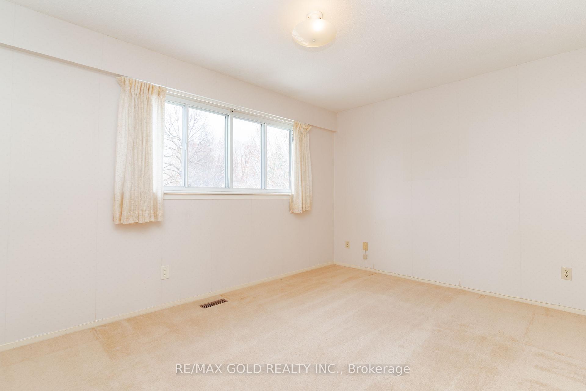 Photo 22 of 76 Mayfair Crescent, Brampton, Central Park — HOMEH