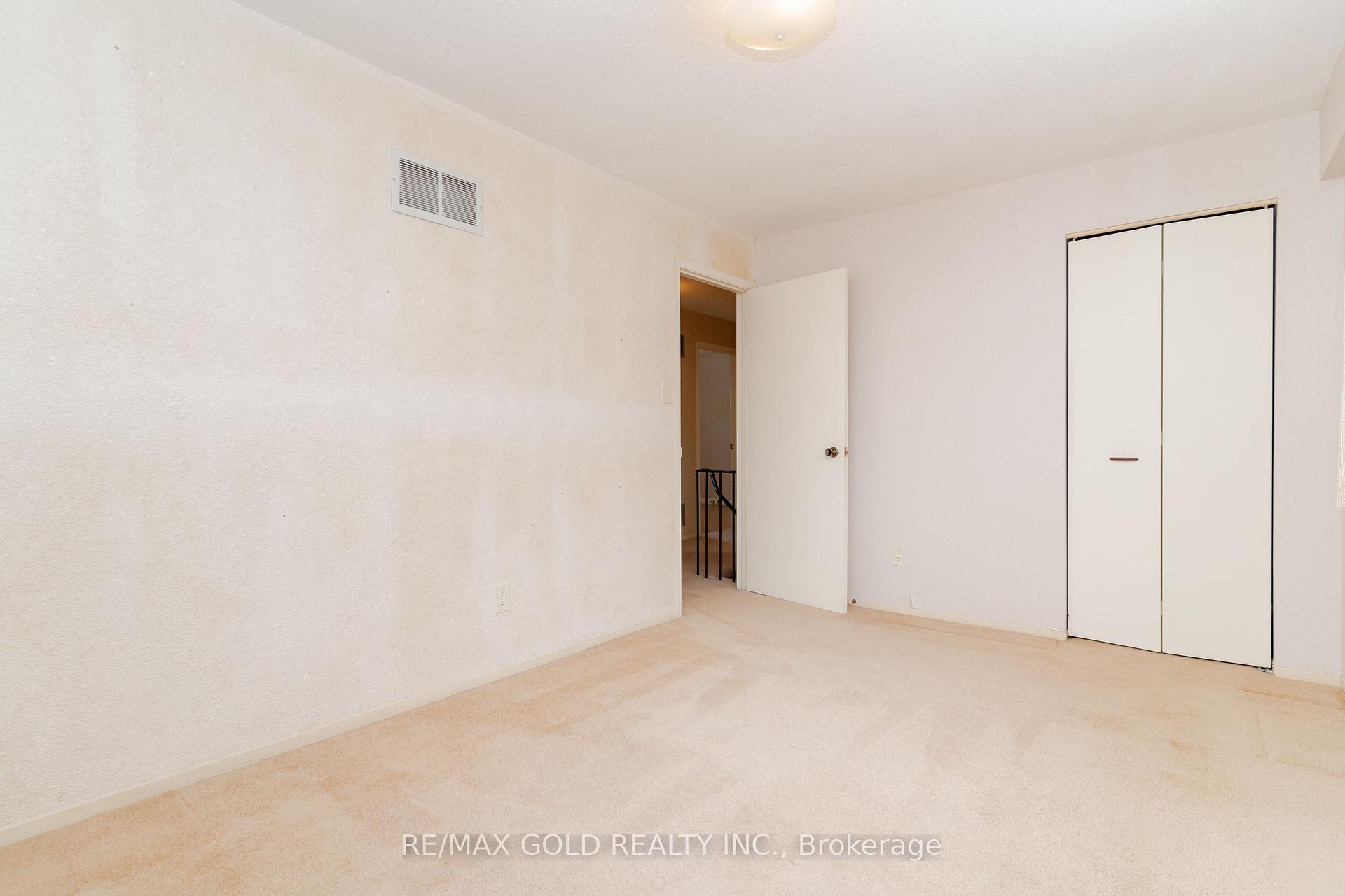 Photo 24 of 76 Mayfair Crescent, Brampton, Central Park — HOMEH