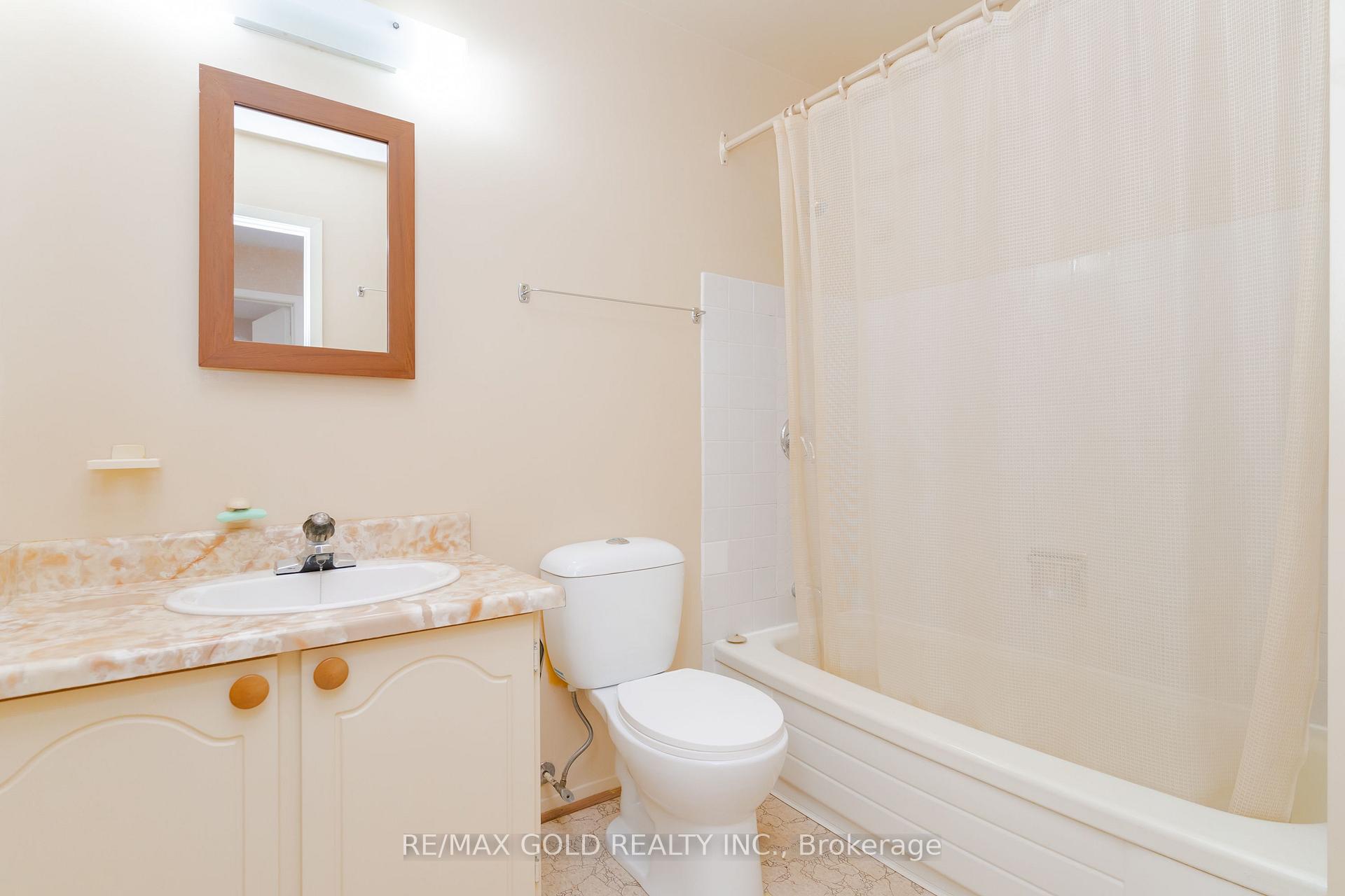 Photo 25 of 76 Mayfair Crescent, Brampton, Central Park — HOMEH