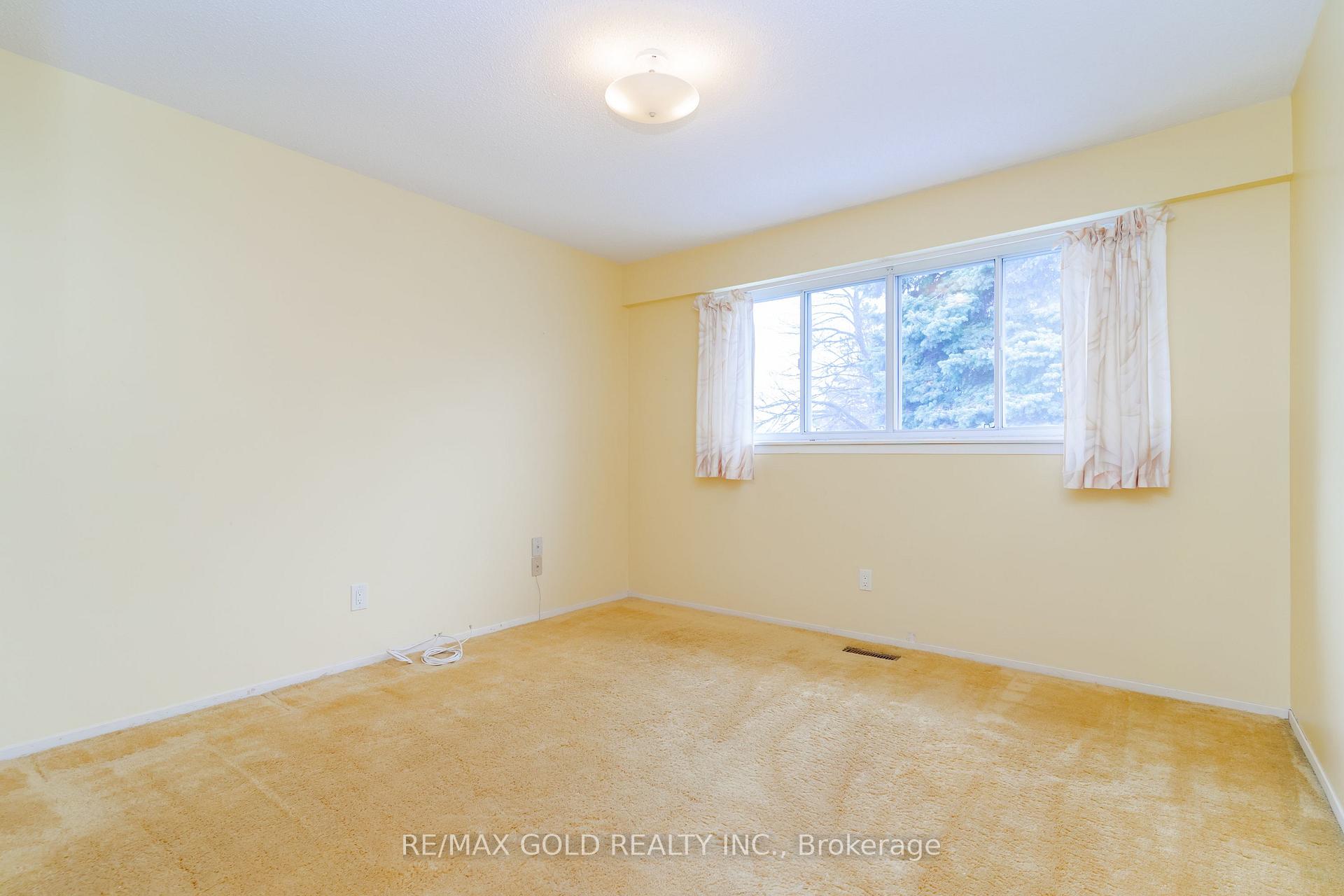 Photo 30 of 76 Mayfair Crescent, Brampton, Central Park — HOMEH