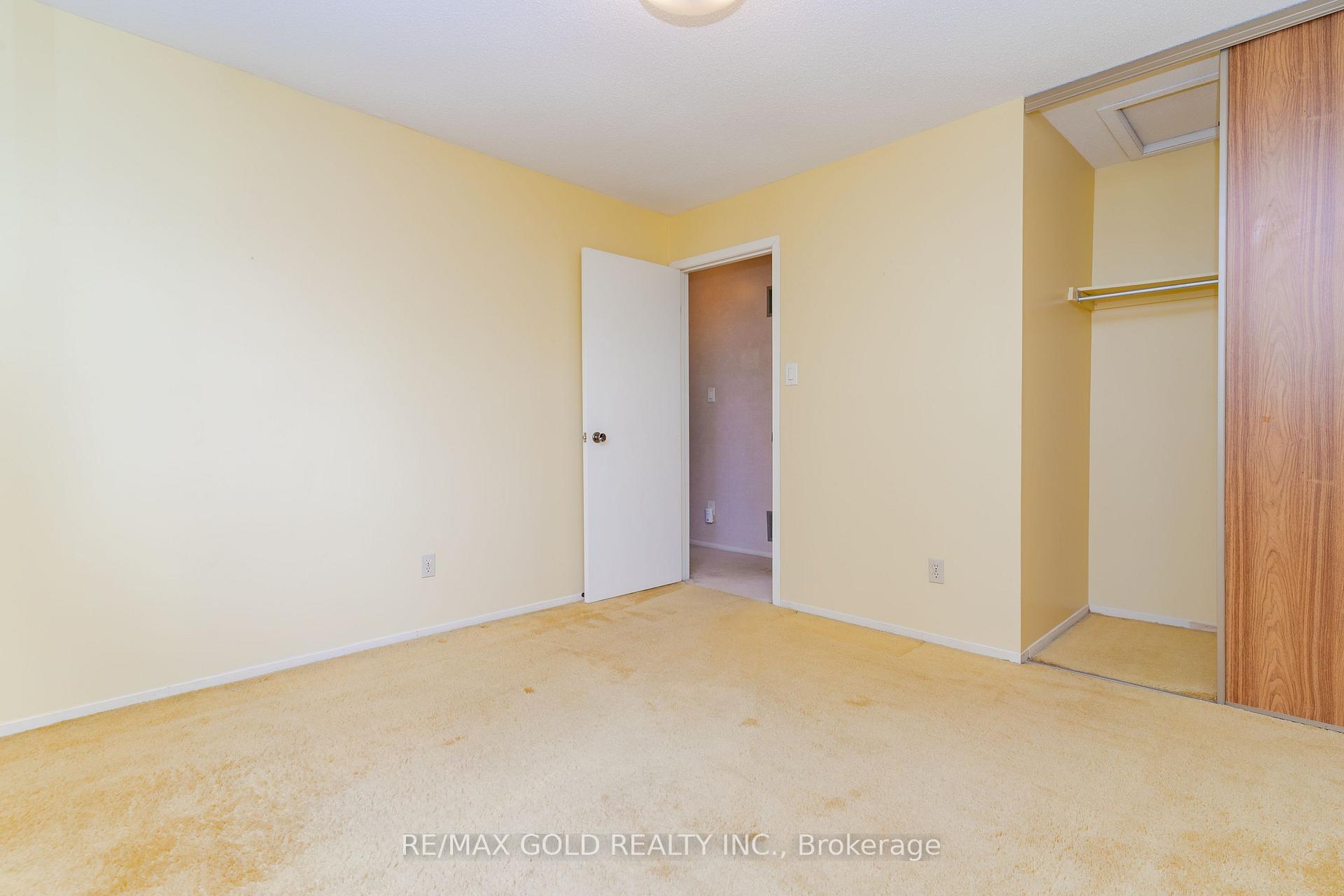 Photo 32 of 76 Mayfair Crescent, Brampton, Central Park — HOMEH