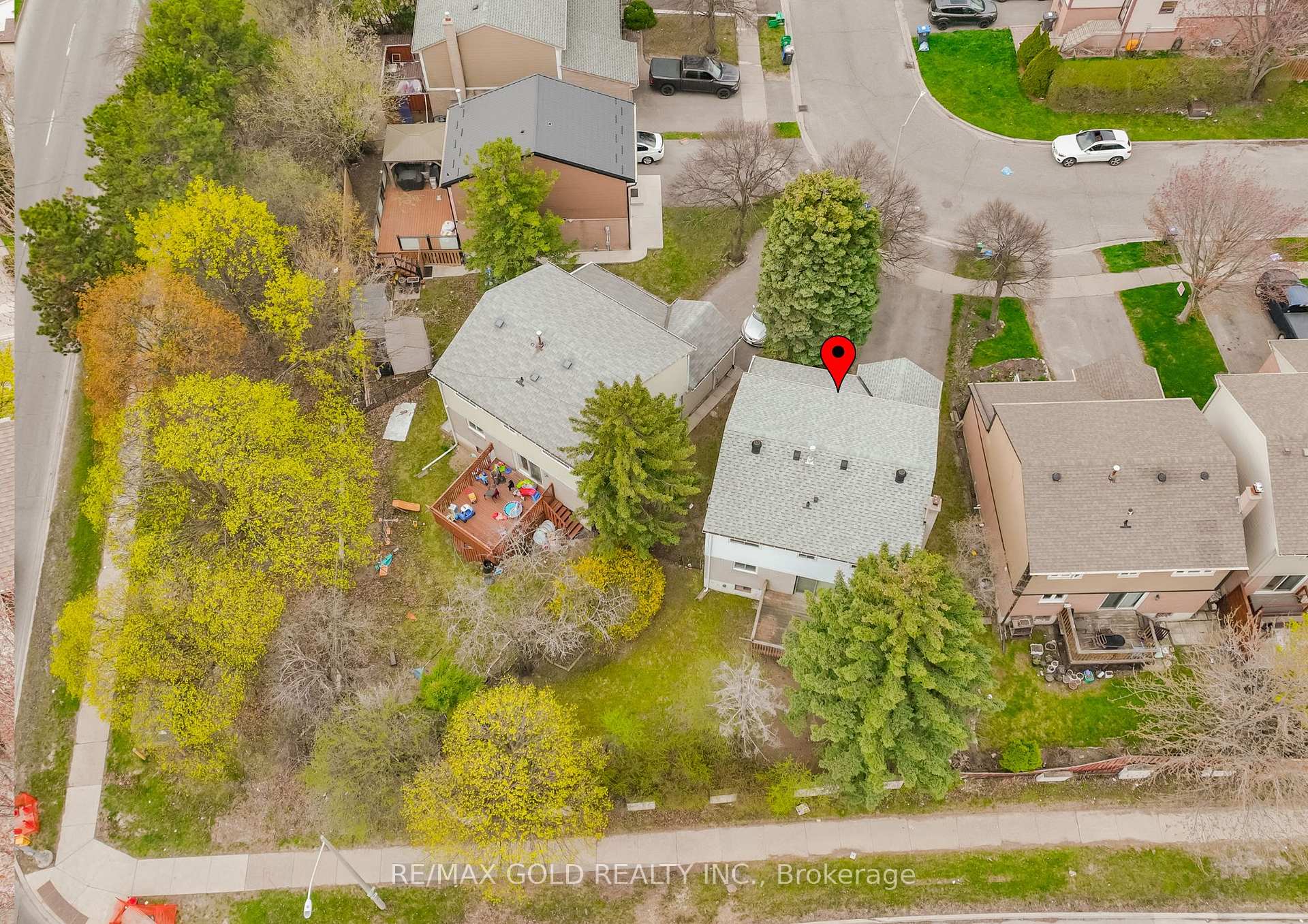Photo 40 of 76 Mayfair Crescent, Brampton, Central Park — HOMEH