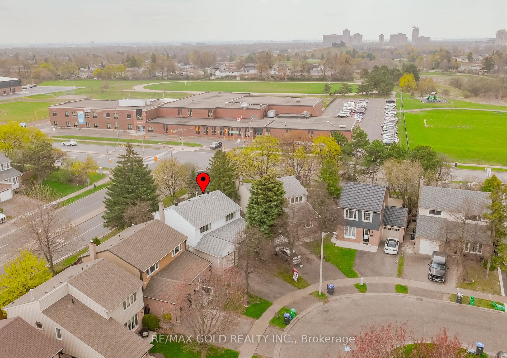 Photo 42 of 76 Mayfair Crescent, Brampton, Central Park — HOMEH
