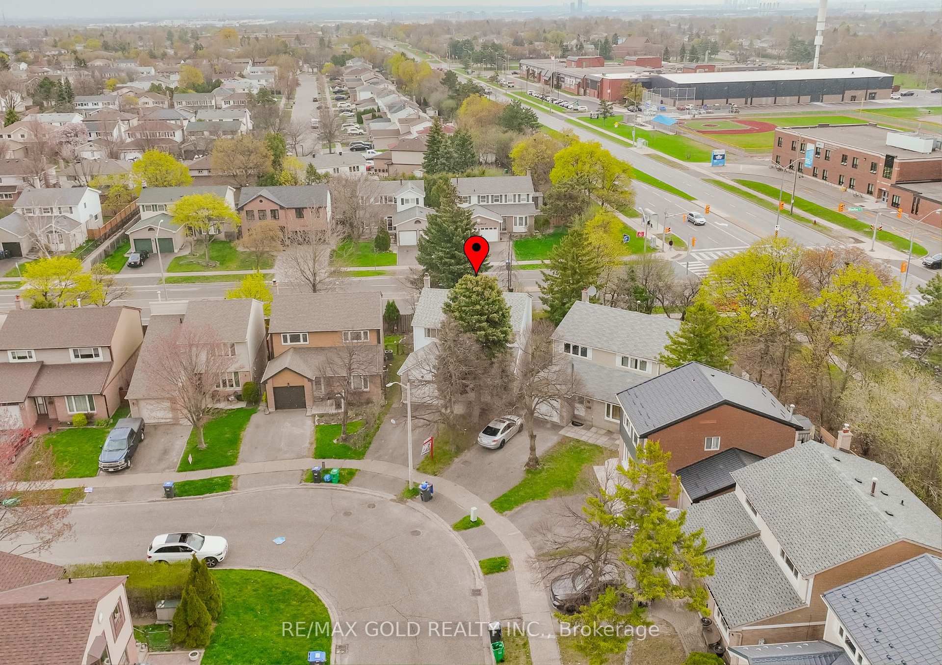 Photo 45 of 76 Mayfair Crescent, Brampton, Central Park — HOMEH