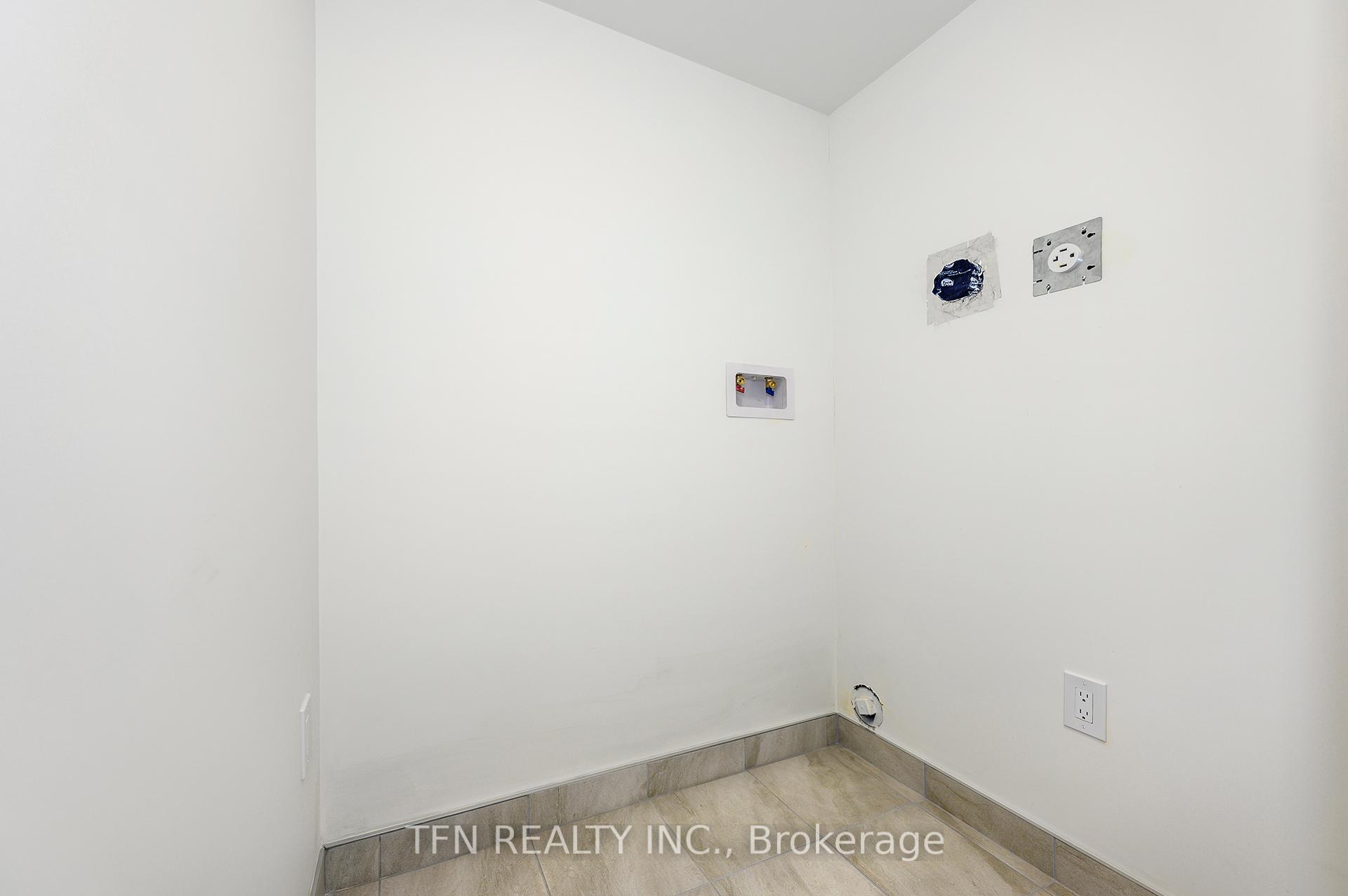 Photo 21 of 47 Norwich Crescent, Haldimand — HOMEH
