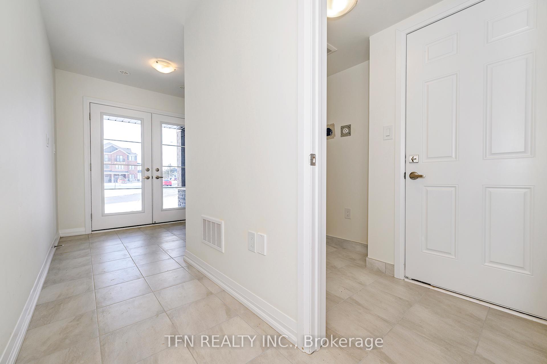 Photo 6 of 47 Norwich Crescent, Haldimand — HOMEH