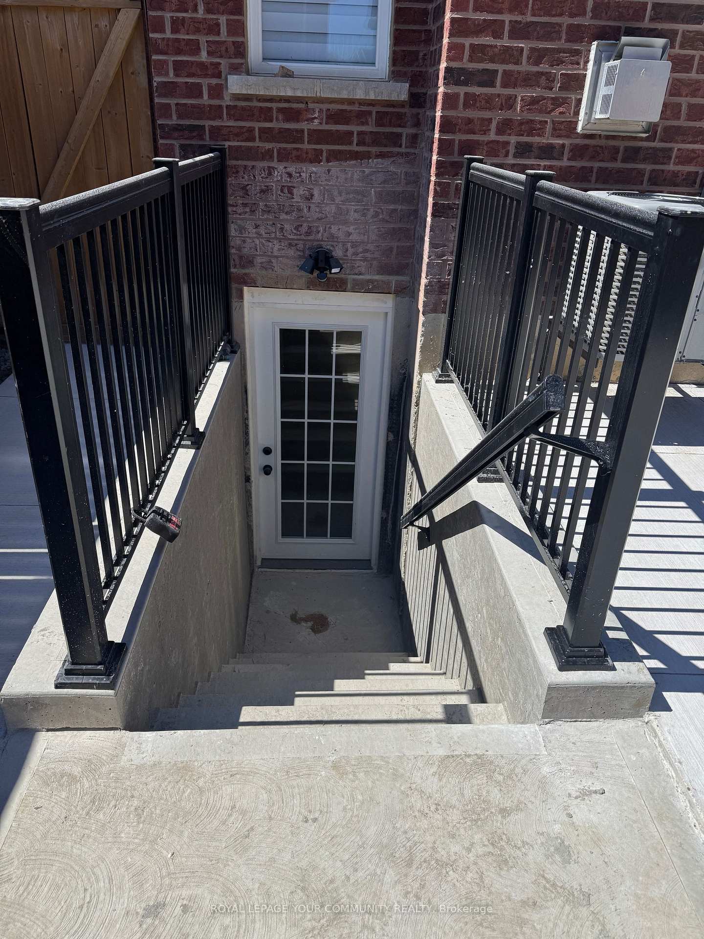 Photo 27 of 31 Averill Road, Brampton, Northwest Brampton — HOMEH