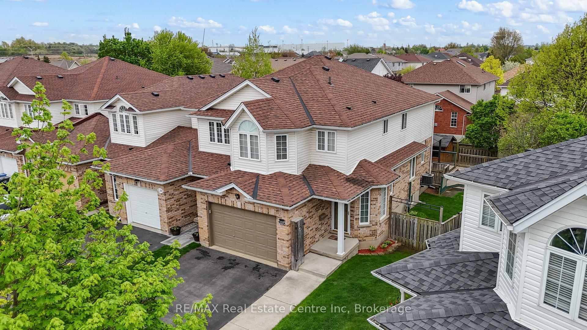Photo 1 of 137 Gosling Gardens, Guelph, Clairfields/Hanlon Business Park — HOMEH