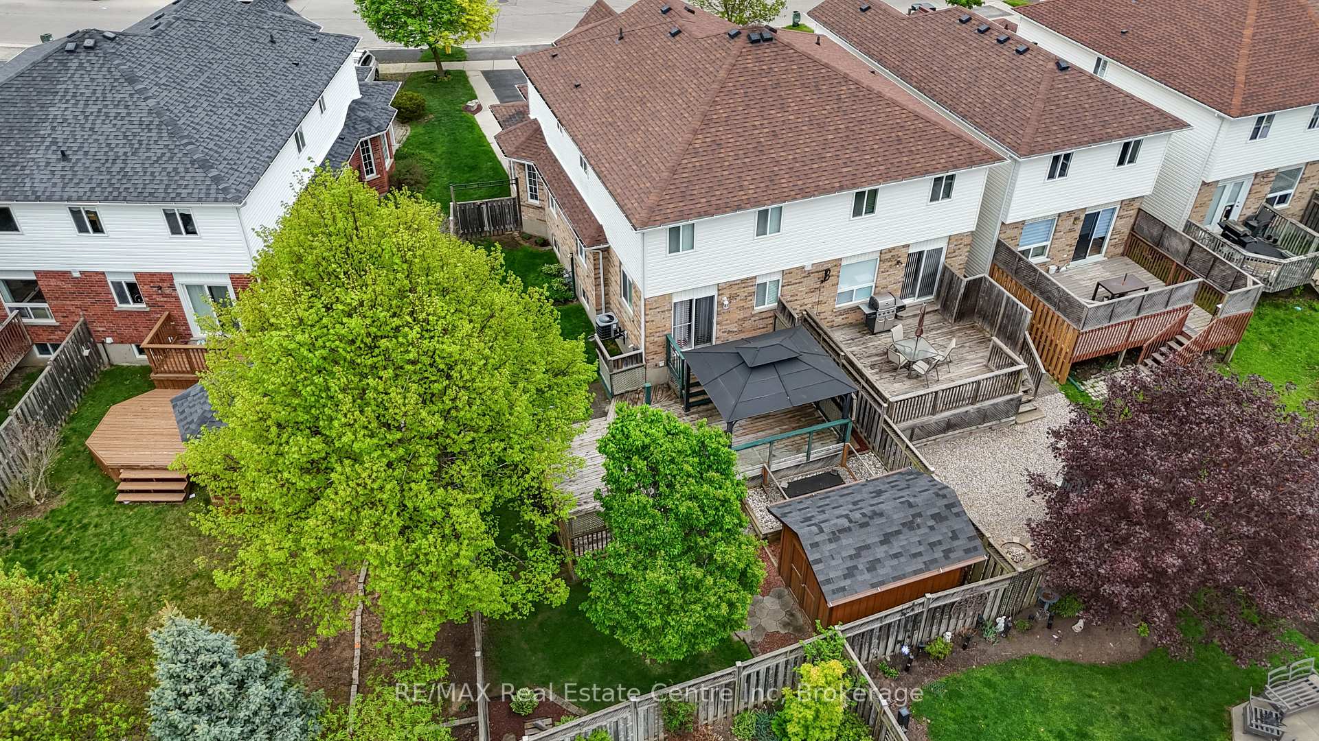 Photo 6 of 137 Gosling Gardens, Guelph, Clairfields/Hanlon Business Park — HOMEH