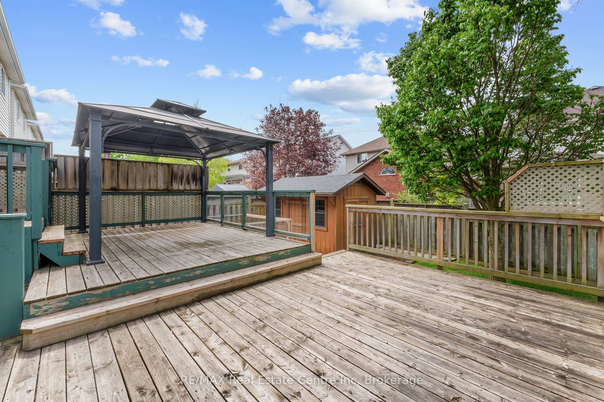 Photo 10 of 137 Gosling Gardens, Guelph, Clairfields/Hanlon Business Park — HOMEH
