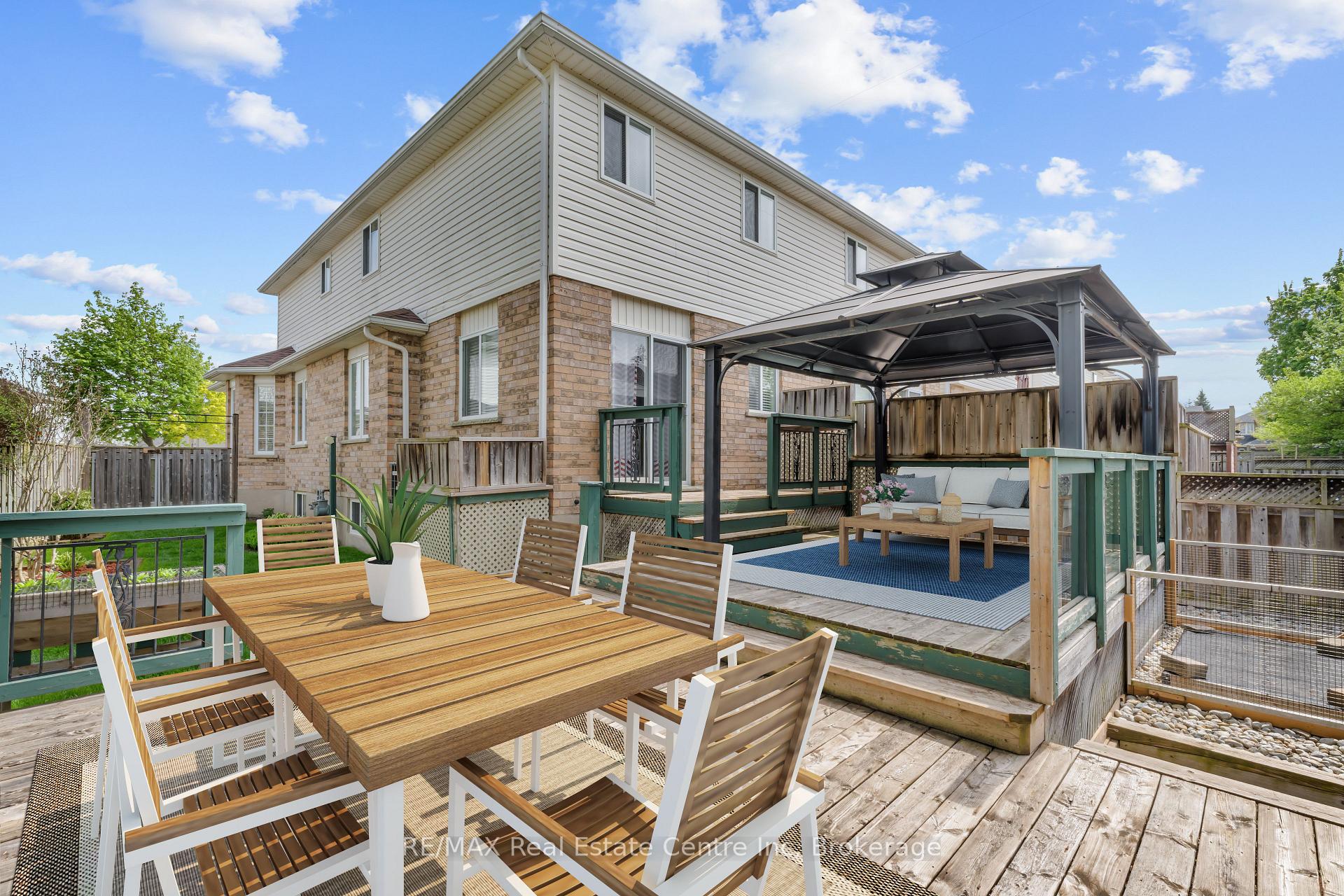Photo 11 of 137 Gosling Gardens, Guelph, Clairfields/Hanlon Business Park — HOMEH