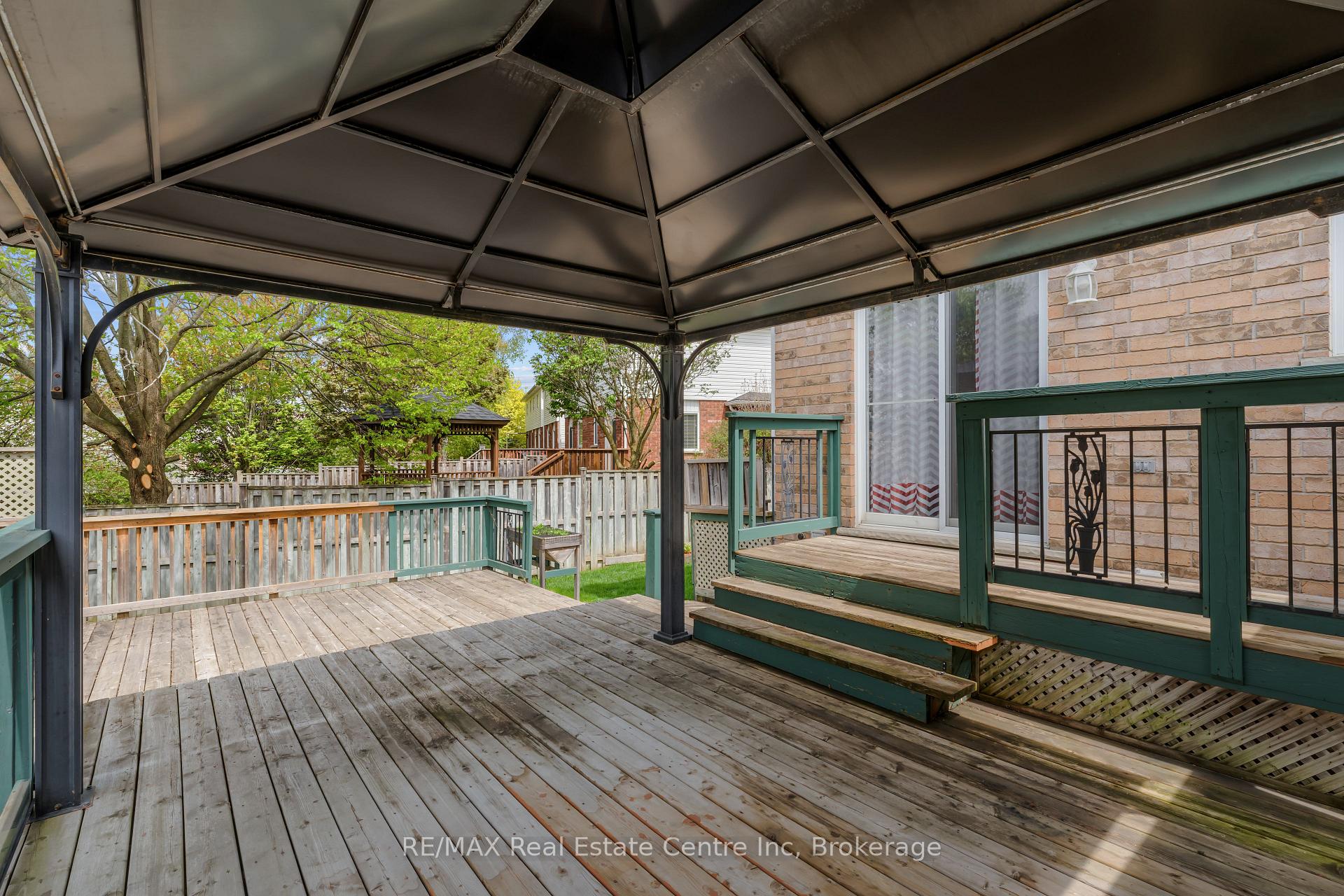 Photo 12 of 137 Gosling Gardens, Guelph, Clairfields/Hanlon Business Park — HOMEH
