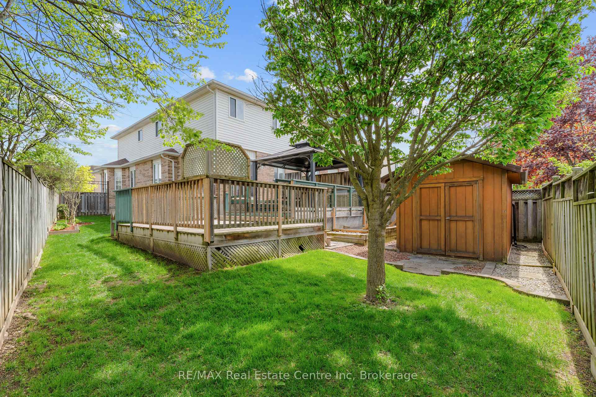 Photo 13 of 137 Gosling Gardens, Guelph, Clairfields/Hanlon Business Park — HOMEH
