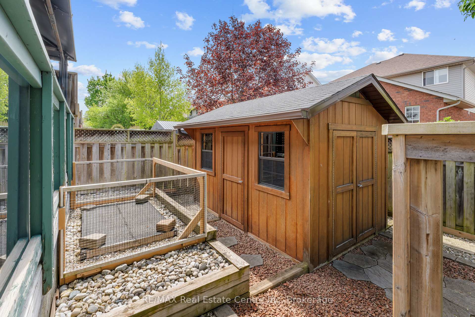 Photo 14 of 137 Gosling Gardens, Guelph, Clairfields/Hanlon Business Park — HOMEH