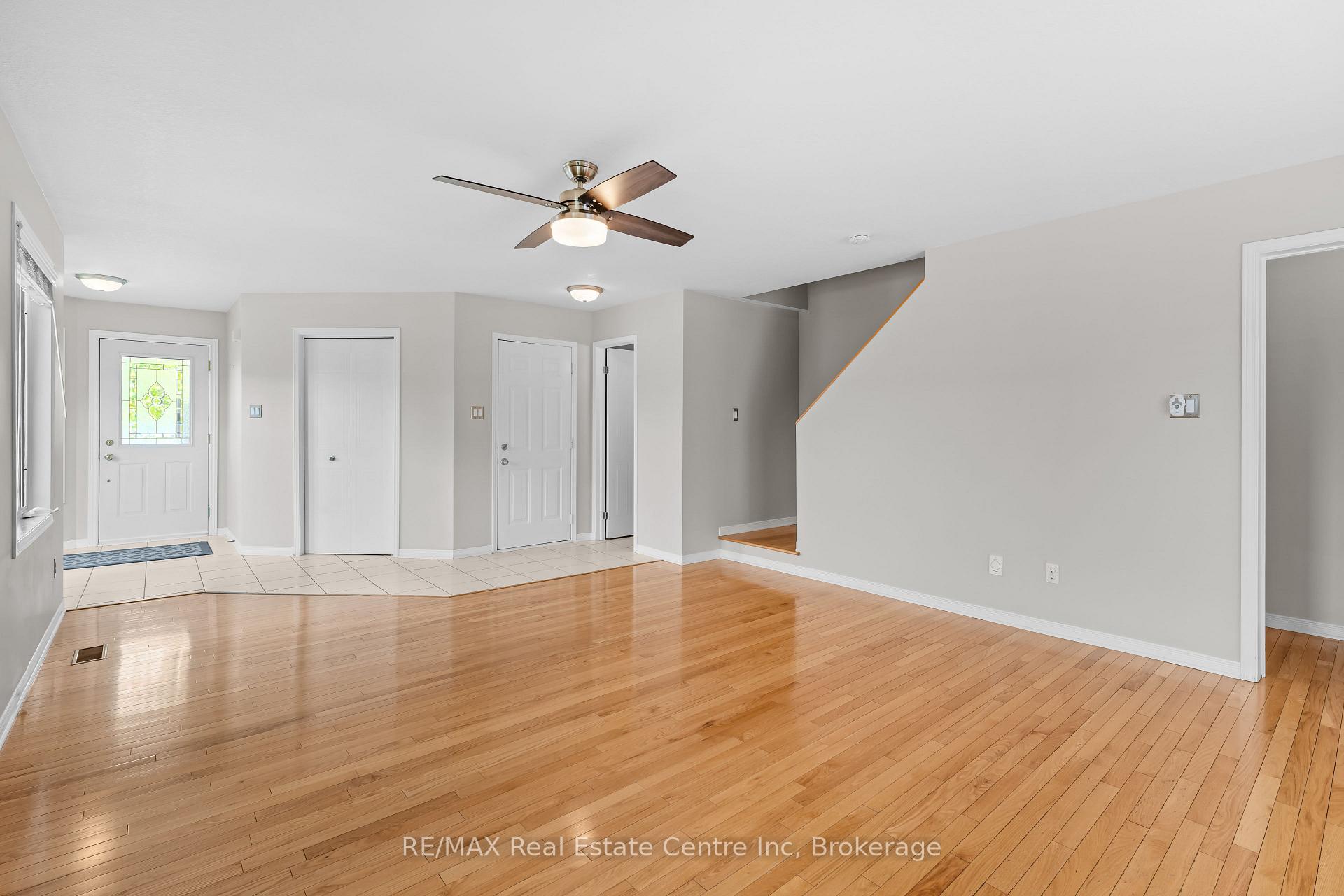 Photo 20 of 137 Gosling Gardens, Guelph, Clairfields/Hanlon Business Park — HOMEH