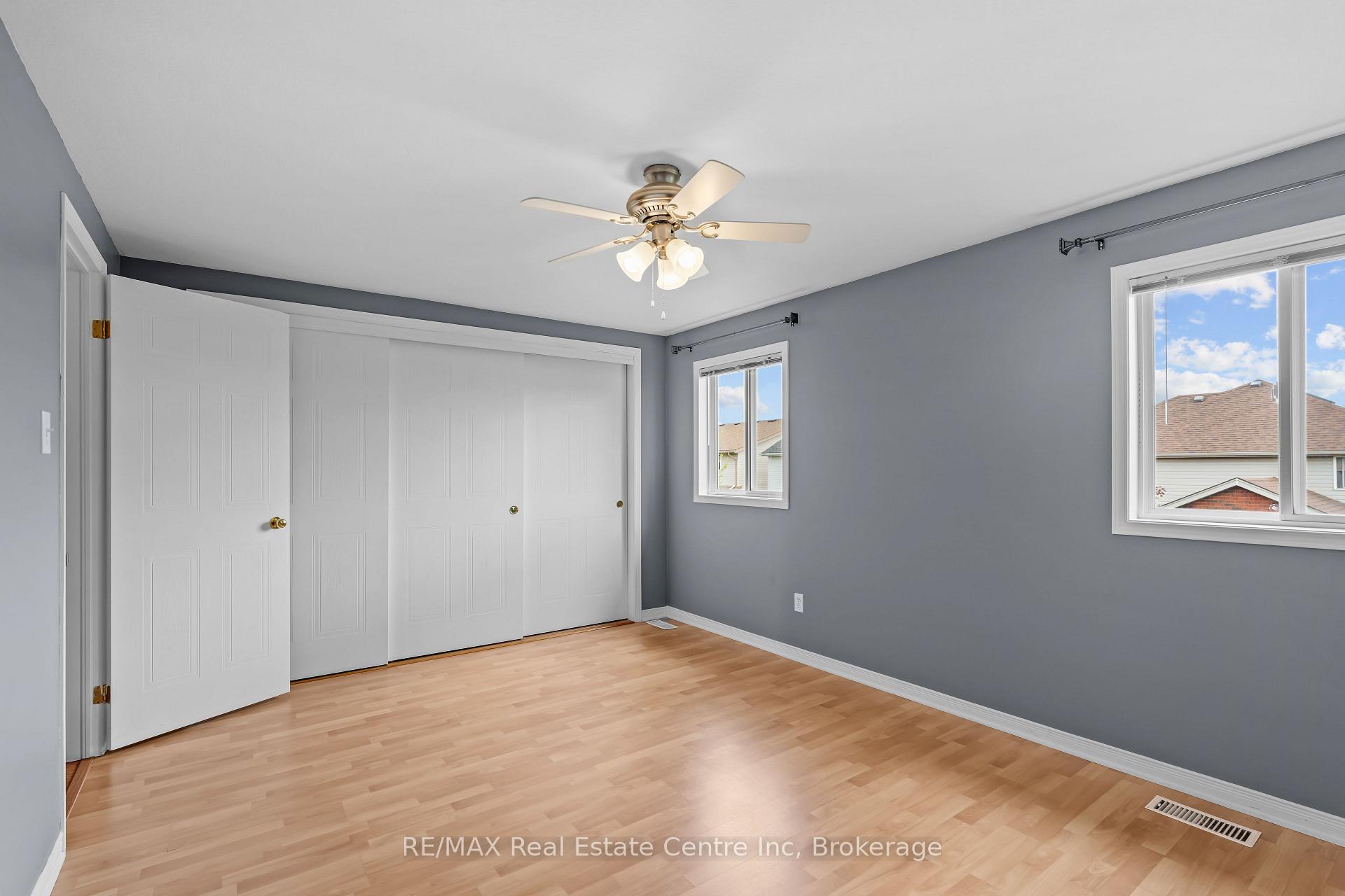 Photo 32 of 137 Gosling Gardens, Guelph, Clairfields/Hanlon Business Park — HOMEH