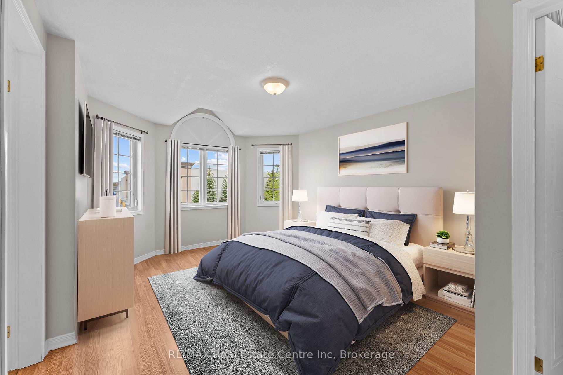 Photo 36 of 137 Gosling Gardens, Guelph, Clairfields/Hanlon Business Park — HOMEH