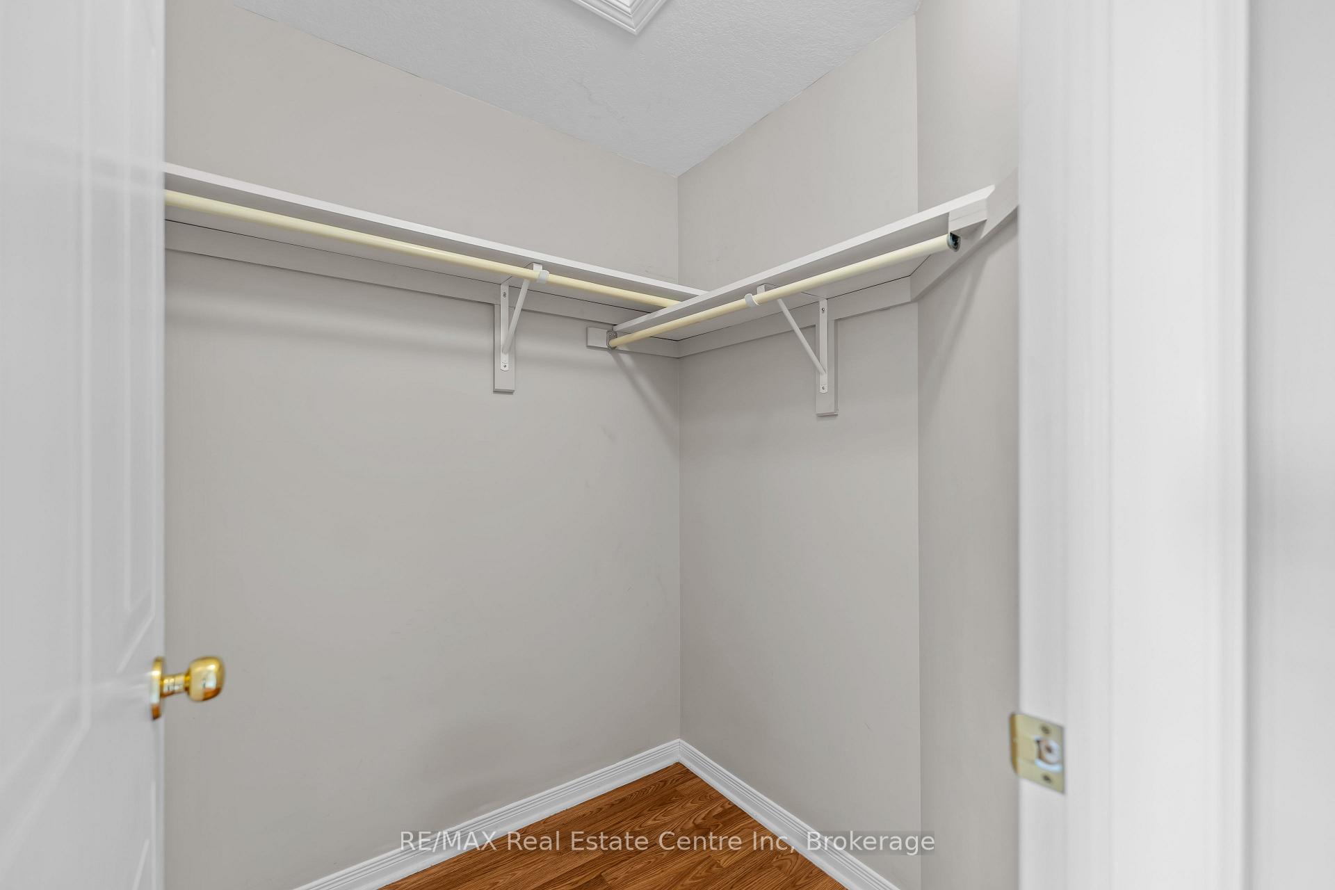 Photo 38 of 137 Gosling Gardens, Guelph, Clairfields/Hanlon Business Park — HOMEH