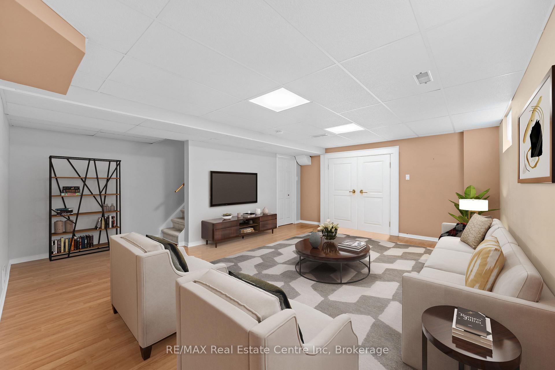 Photo 41 of 137 Gosling Gardens, Guelph, Clairfields/Hanlon Business Park — HOMEH