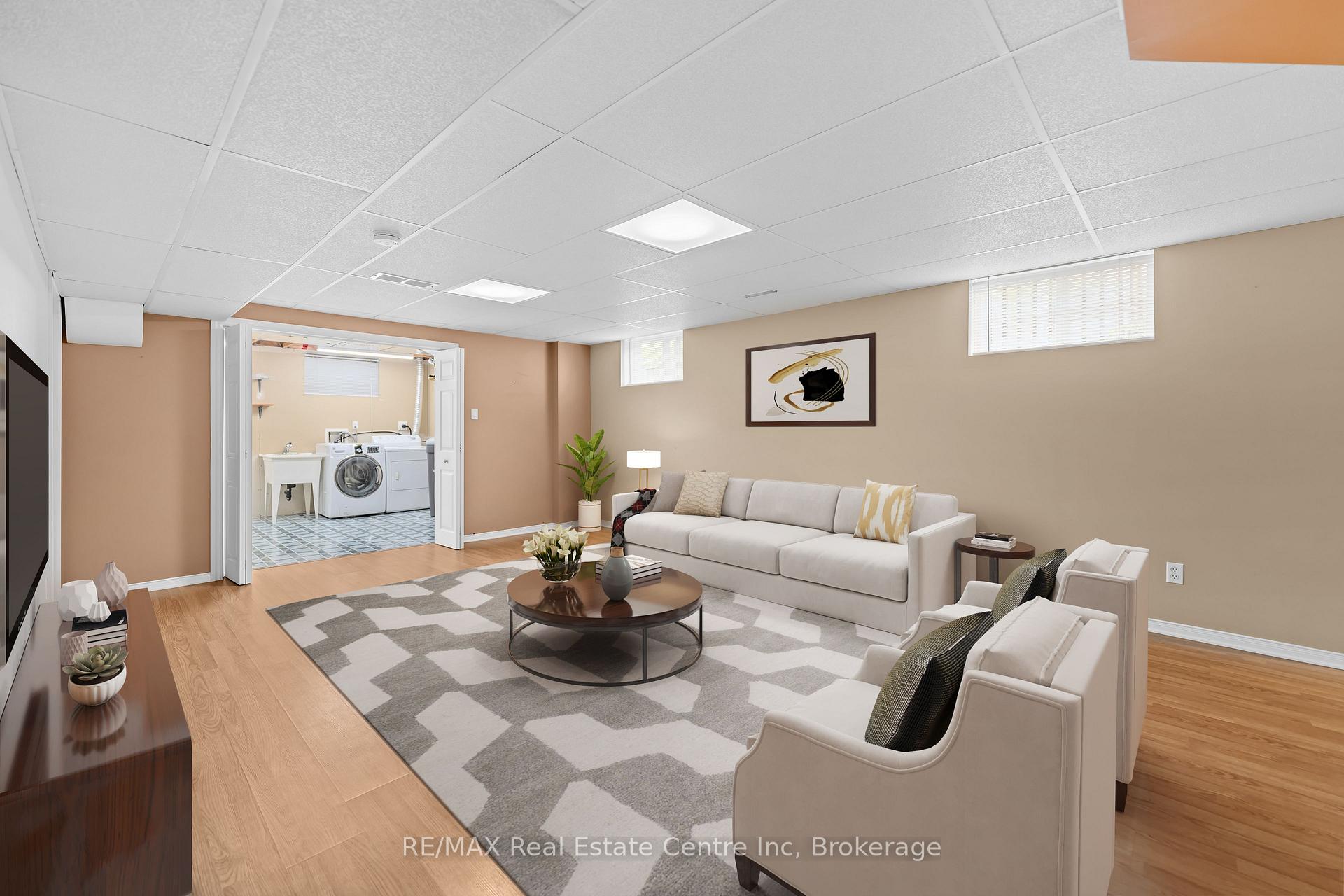 Photo 42 of 137 Gosling Gardens, Guelph, Clairfields/Hanlon Business Park — HOMEH
