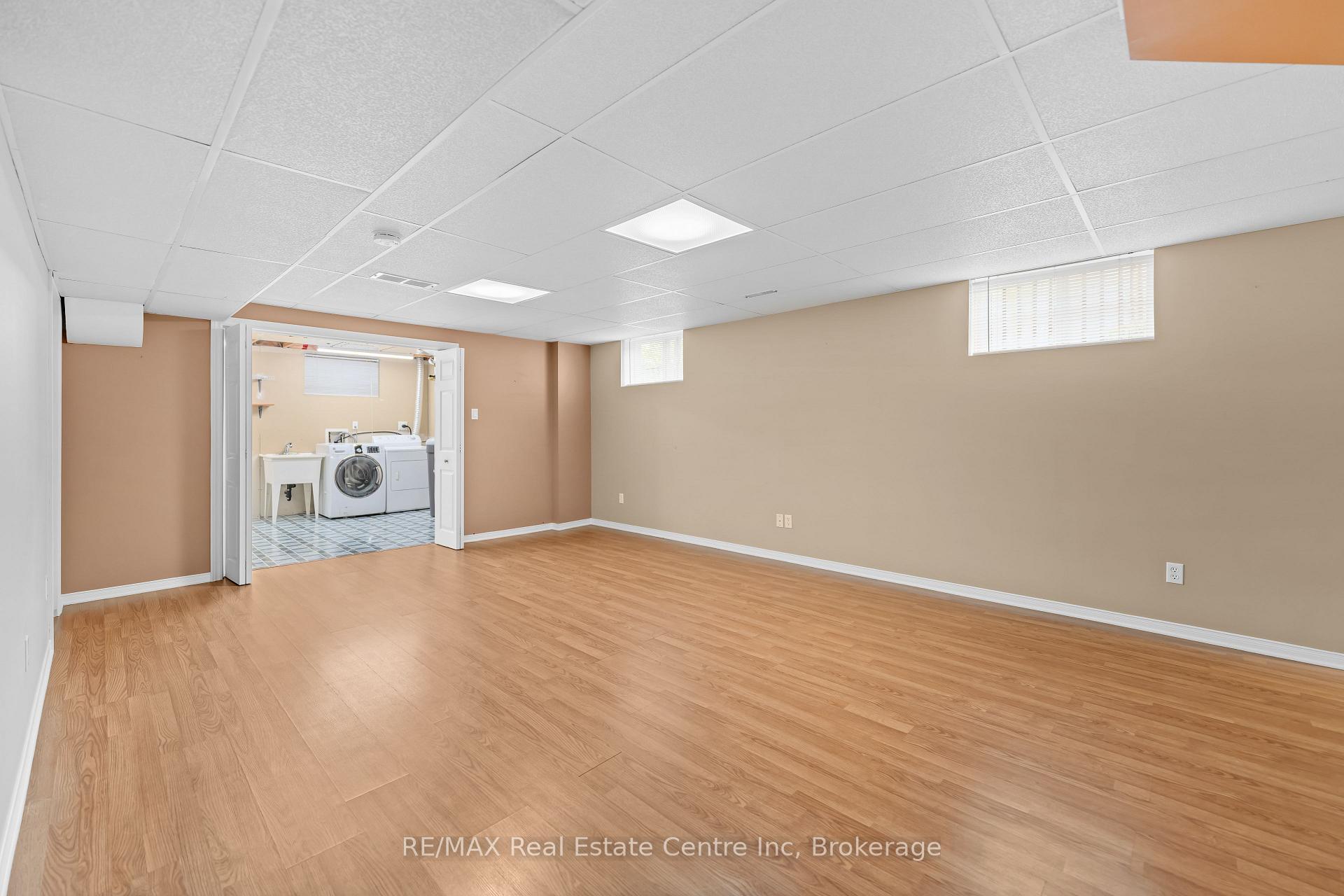 Photo 43 of 137 Gosling Gardens, Guelph, Clairfields/Hanlon Business Park — HOMEH