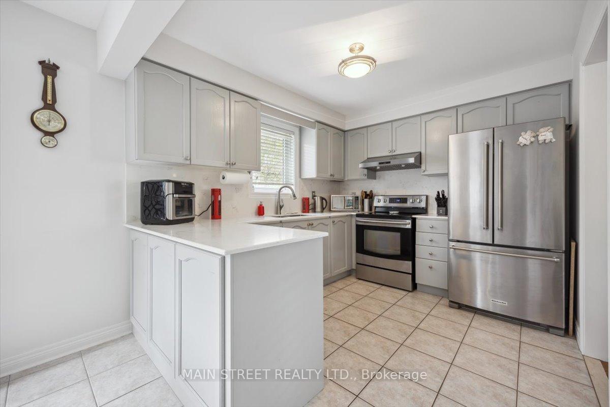 Photo 2 of 9 Silverstone Crescent, Georgina, Keswick South — HOMEH