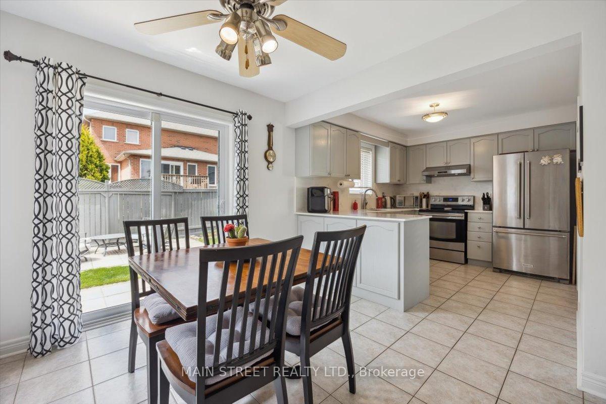 Photo 4 of 9 Silverstone Crescent, Georgina, Keswick South — HOMEH