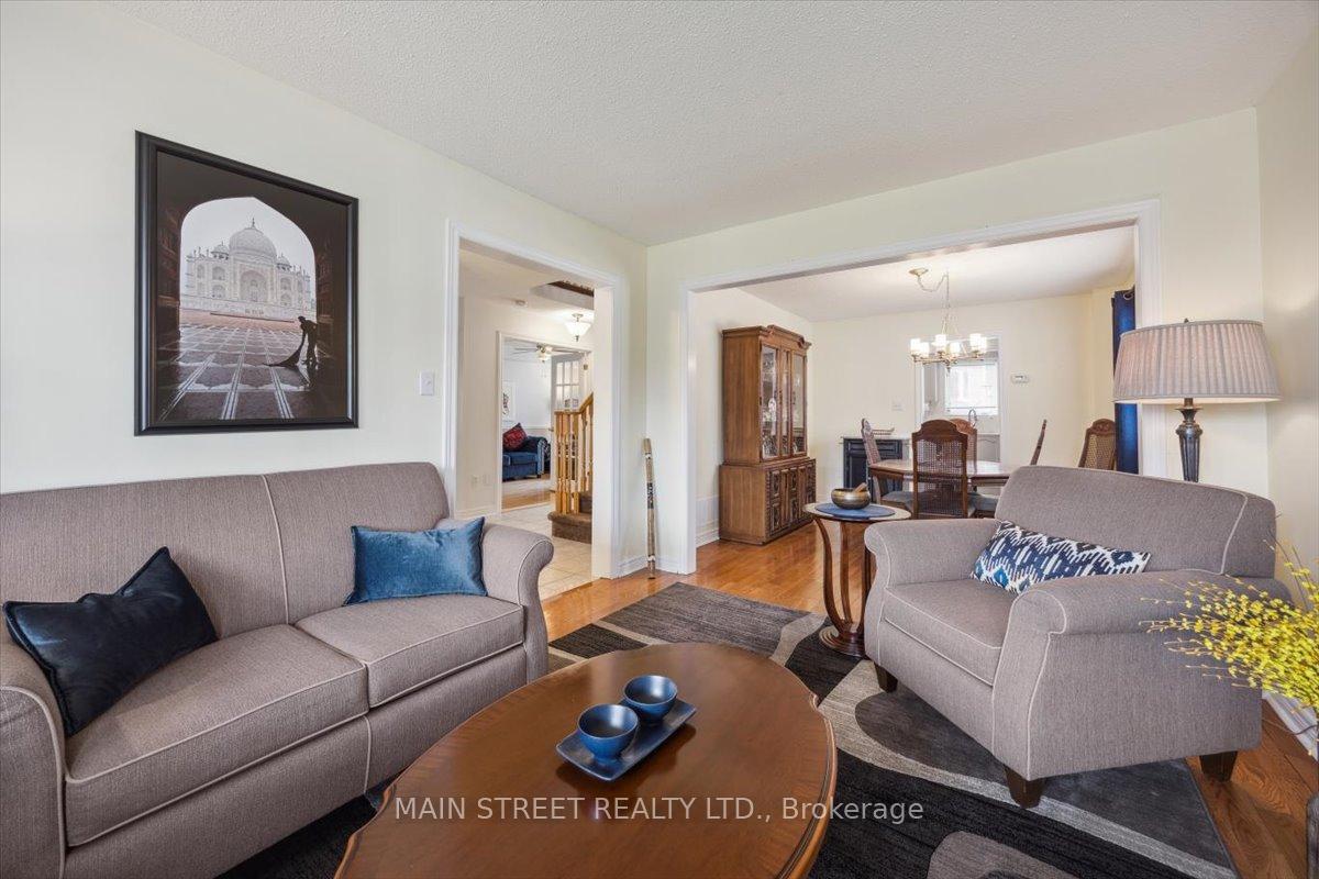 Photo 7 of 9 Silverstone Crescent, Georgina, Keswick South — HOMEH