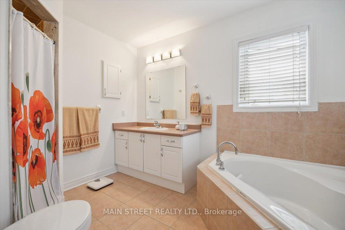 Photo 14 of 9 Silverstone Crescent, Georgina, Keswick South — HOMEH