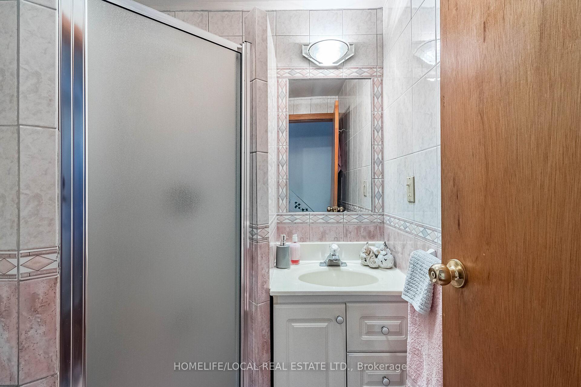 Photo 9 of 41 Rusholme Drive, Toronto, Little Portugal — HOMEH