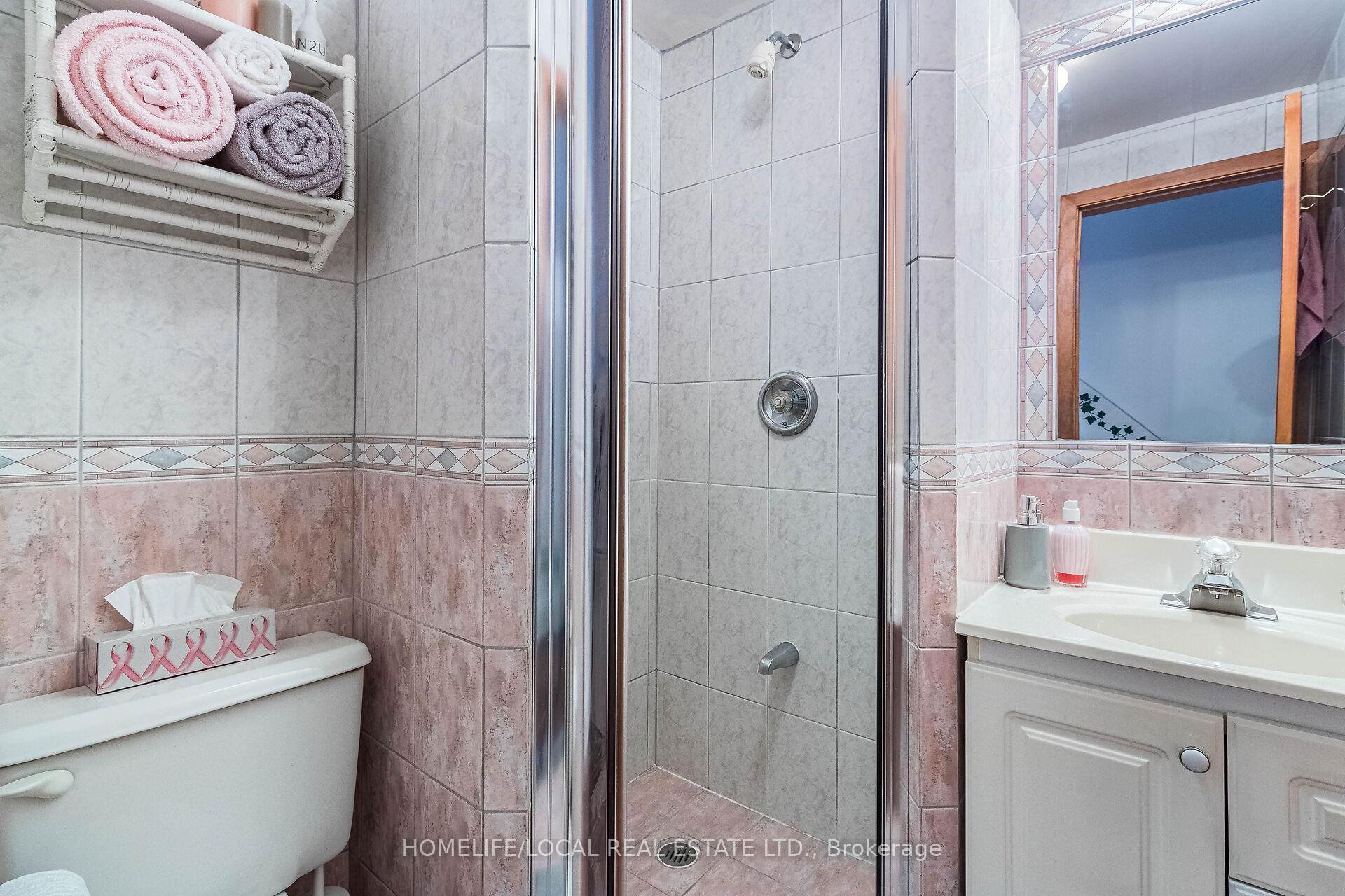 Photo 10 of 41 Rusholme Drive, Toronto, Little Portugal — HOMEH