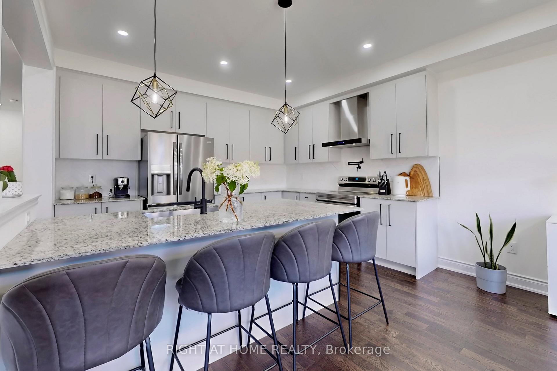 Photo 9 of 1348 Blackmore Street, Innisfil, Alcona — HOMEH