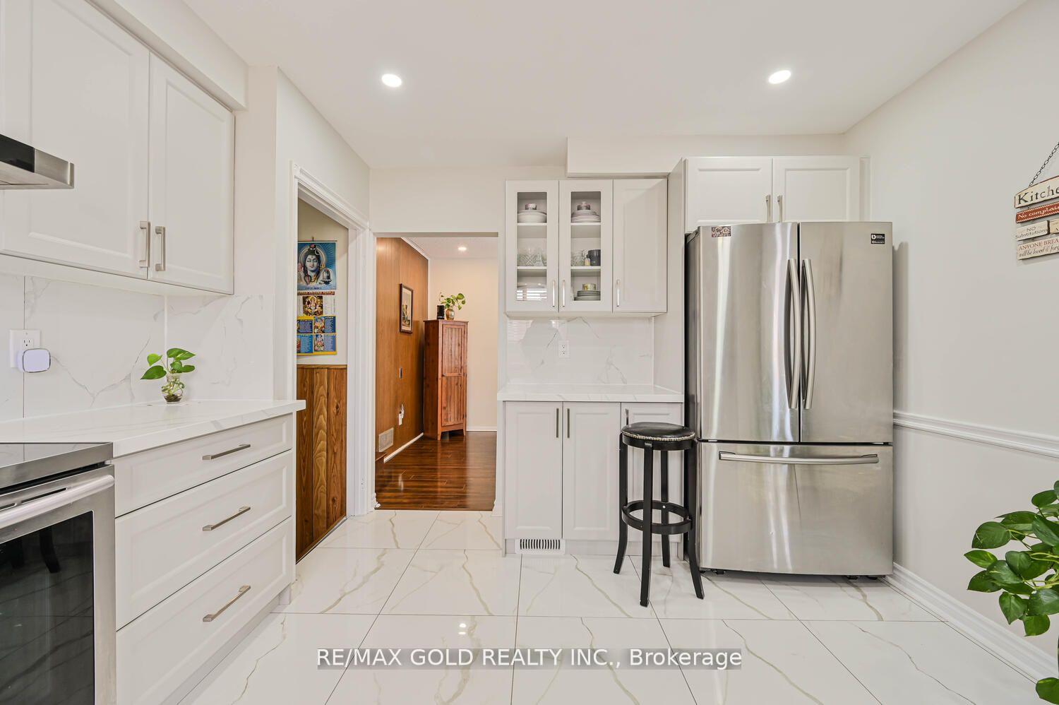 Photo 4 of 29 Doncaster Drive, Brampton, Southgate — HOMEH