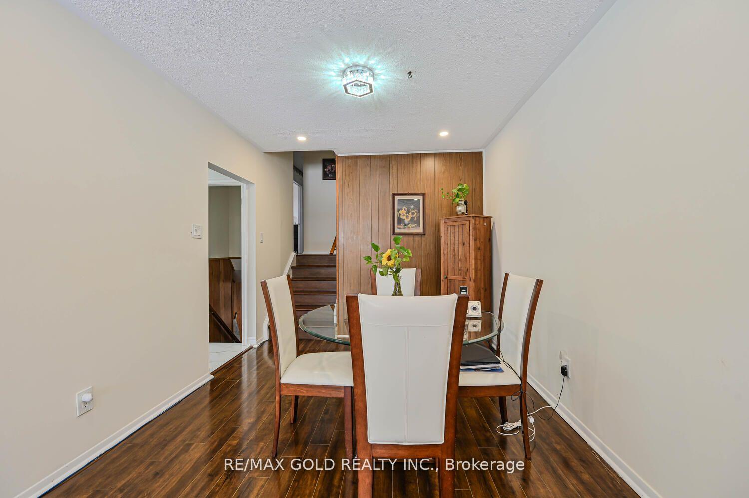 Photo 9 of 29 Doncaster Drive, Brampton, Southgate — HOMEH