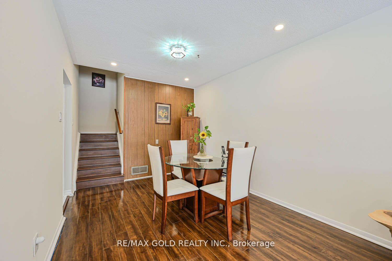 Photo 10 of 29 Doncaster Drive, Brampton, Southgate — HOMEH