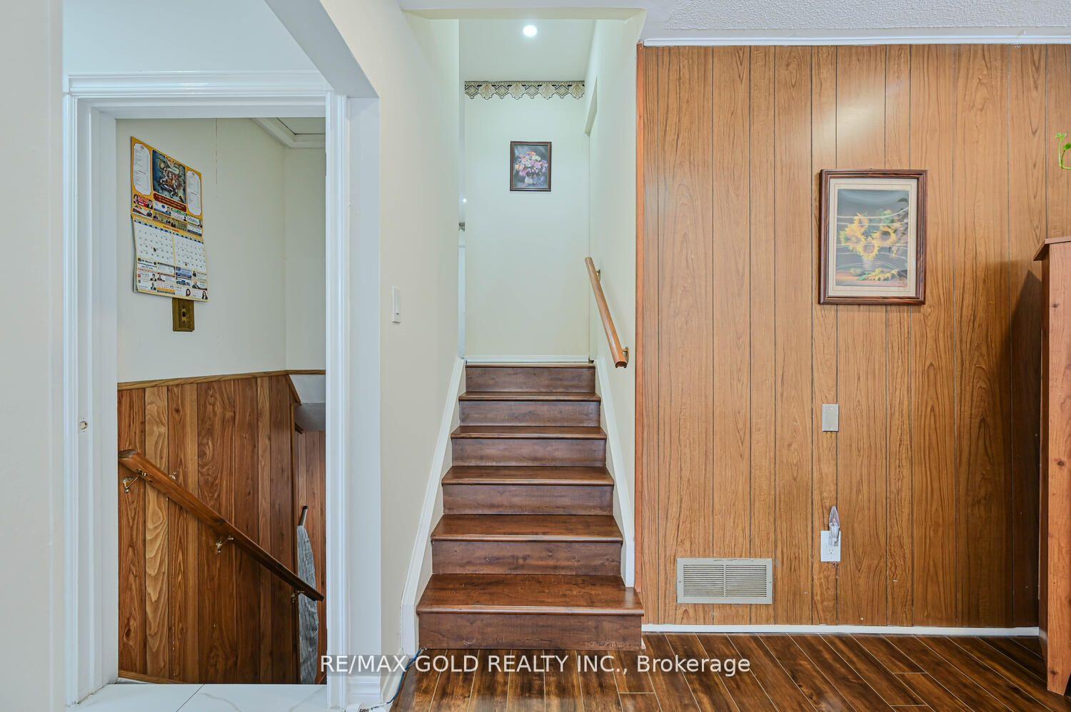 Photo 11 of 29 Doncaster Drive, Brampton, Southgate — HOMEH