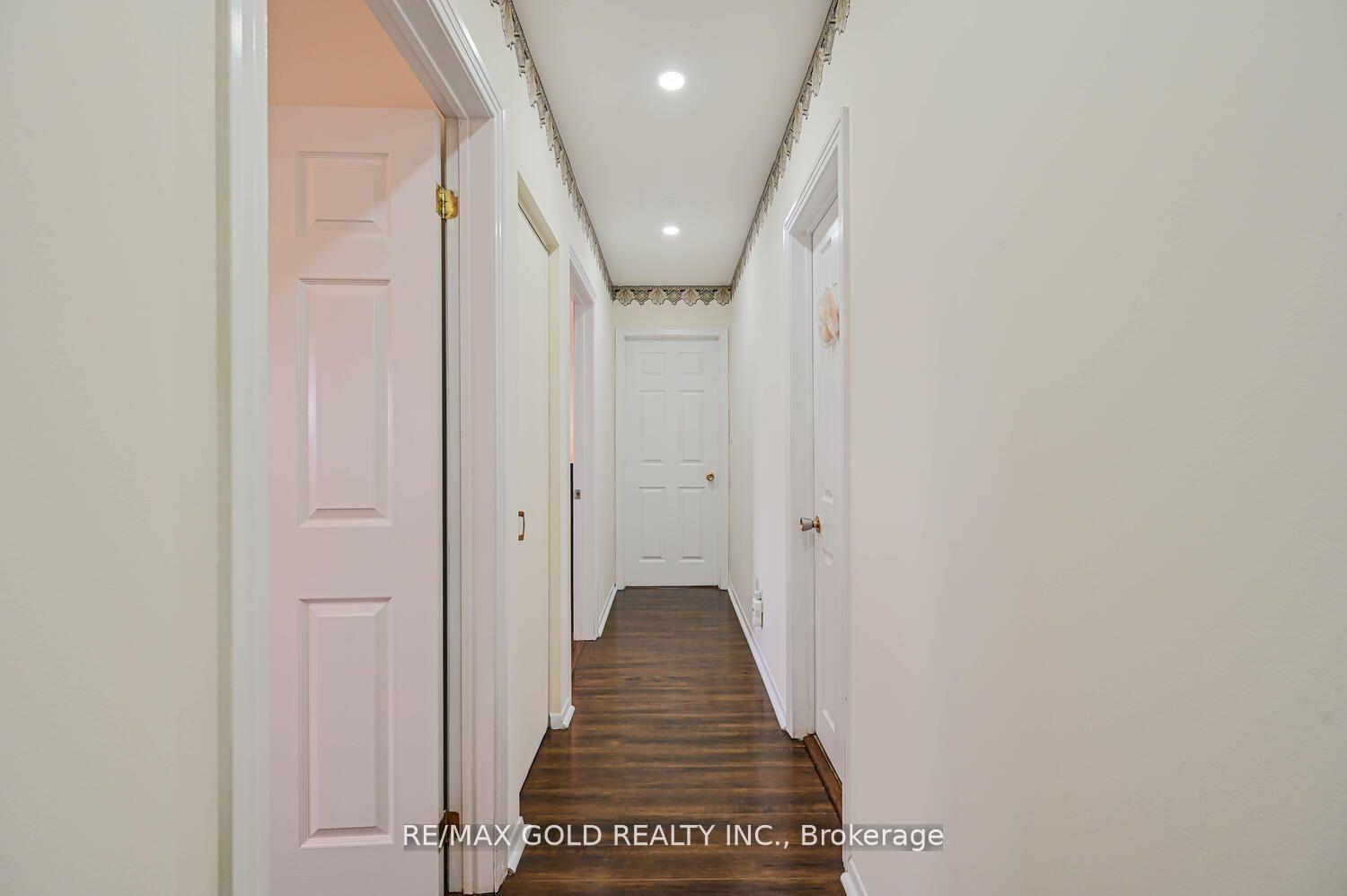 Photo 12 of 29 Doncaster Drive, Brampton, Southgate — HOMEH