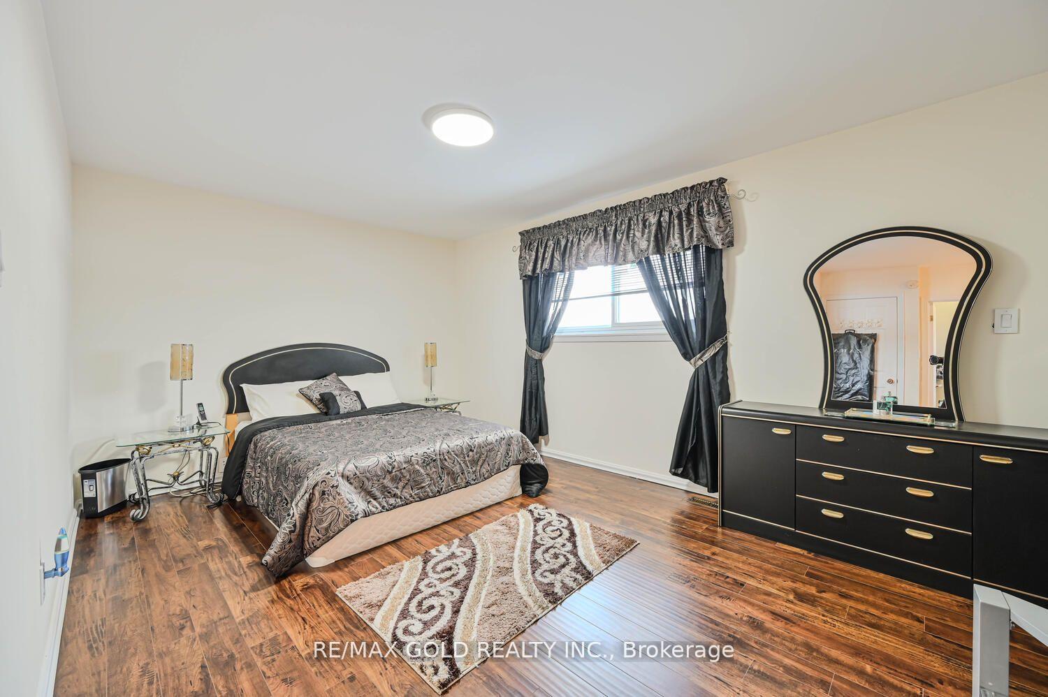 Photo 14 of 29 Doncaster Drive, Brampton, Southgate — HOMEH