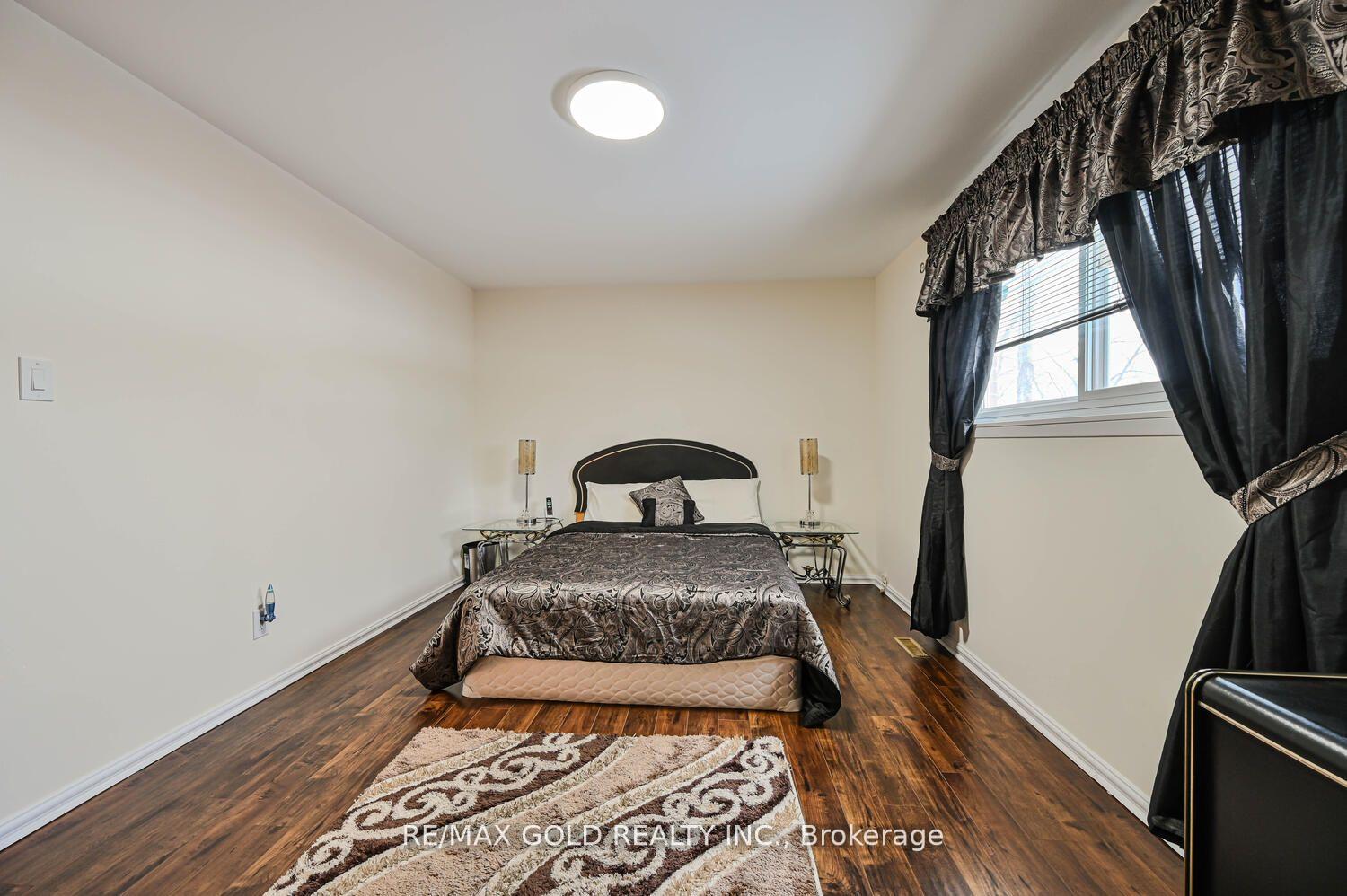 Photo 24 of 29 Doncaster Drive, Brampton, Southgate — HOMEH