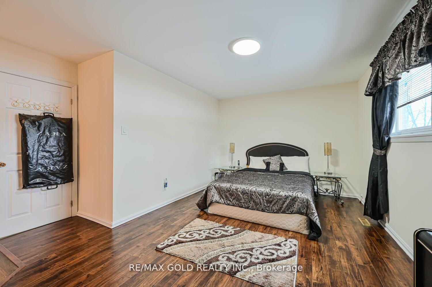 Photo 13 of 29 Doncaster Drive, Brampton, Southgate — HOMEH