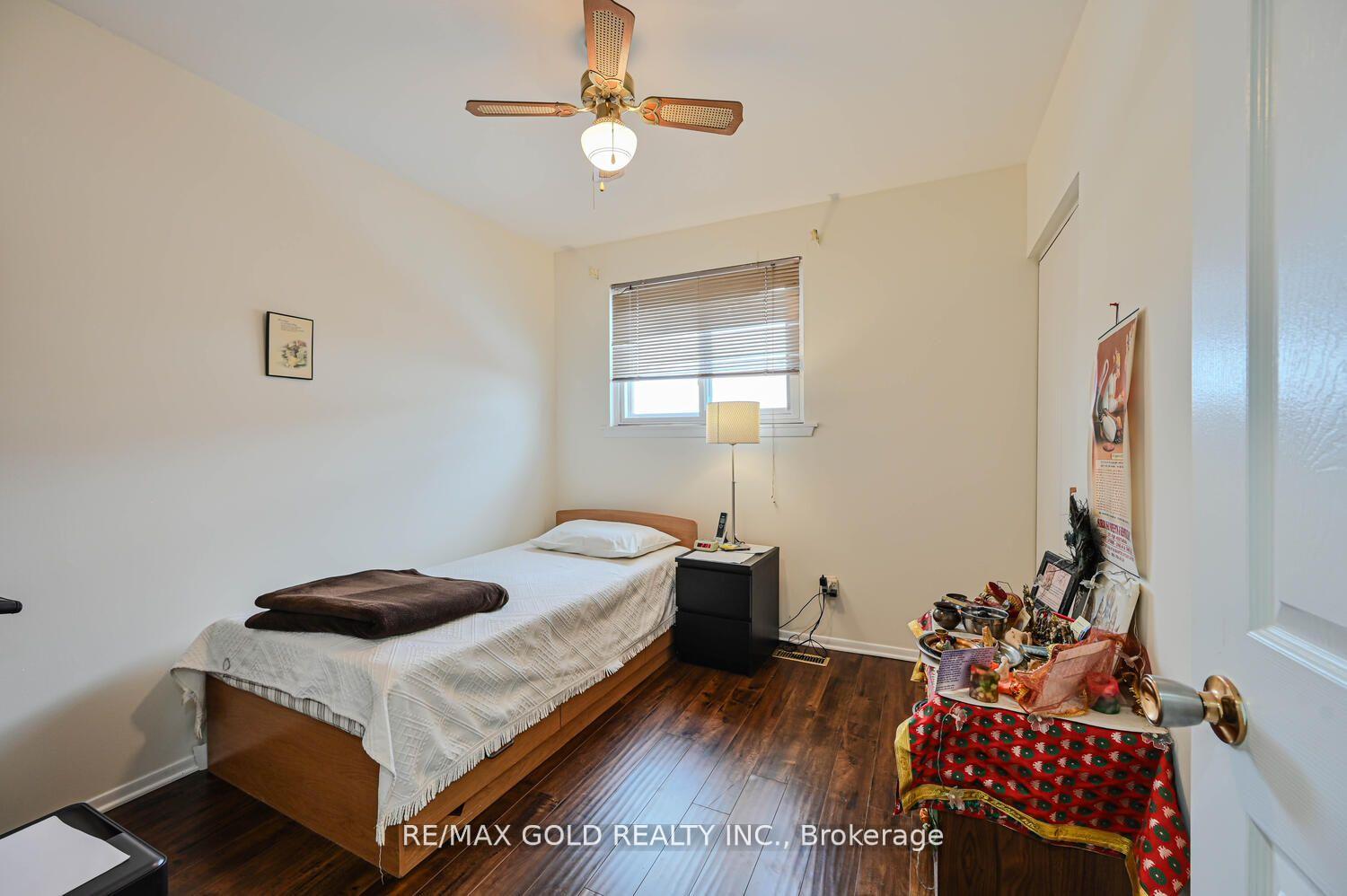 Photo 18 of 29 Doncaster Drive, Brampton, Southgate — HOMEH