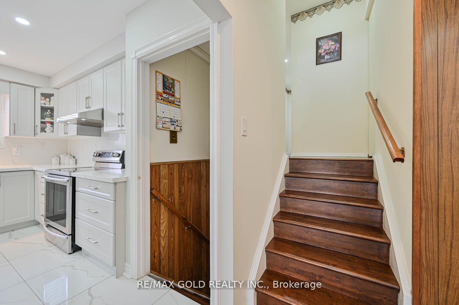 Photo 22 of 29 Doncaster Drive, Brampton, Southgate — HOMEH