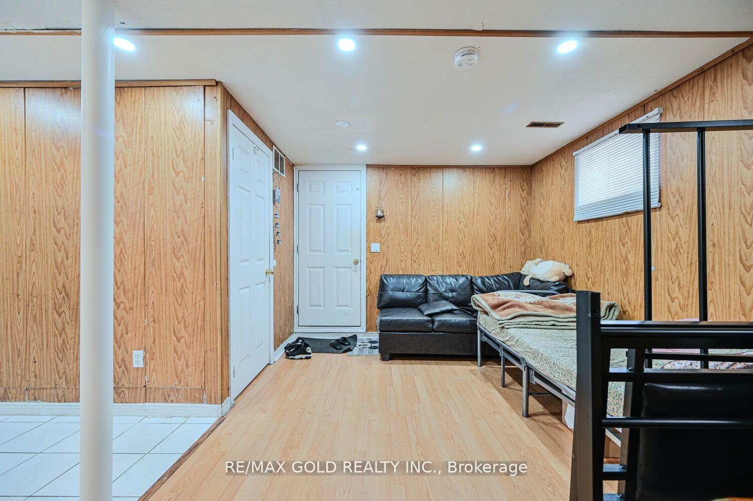Photo 25 of 29 Doncaster Drive, Brampton, Southgate — HOMEH