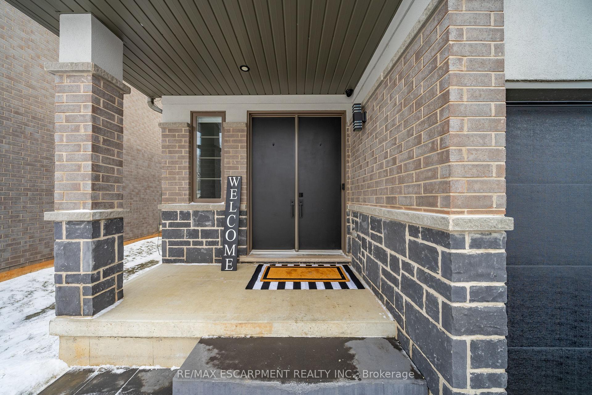 Photo 3 of 36 Miller Drive, Hamilton, Ancaster — HOMEH