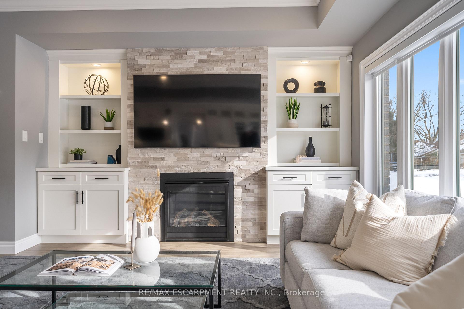 Photo 8 of 36 Miller Drive, Hamilton, Ancaster — HOMEH