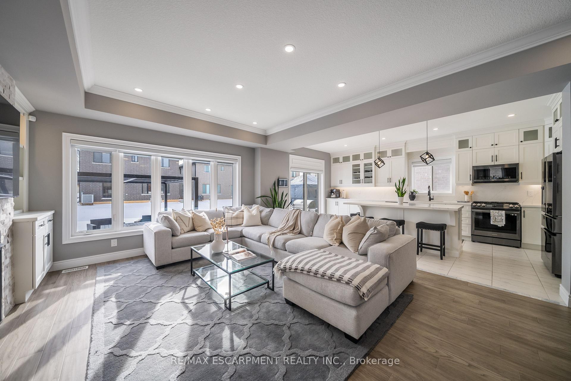 Photo 9 of 36 Miller Drive, Hamilton, Ancaster — HOMEH