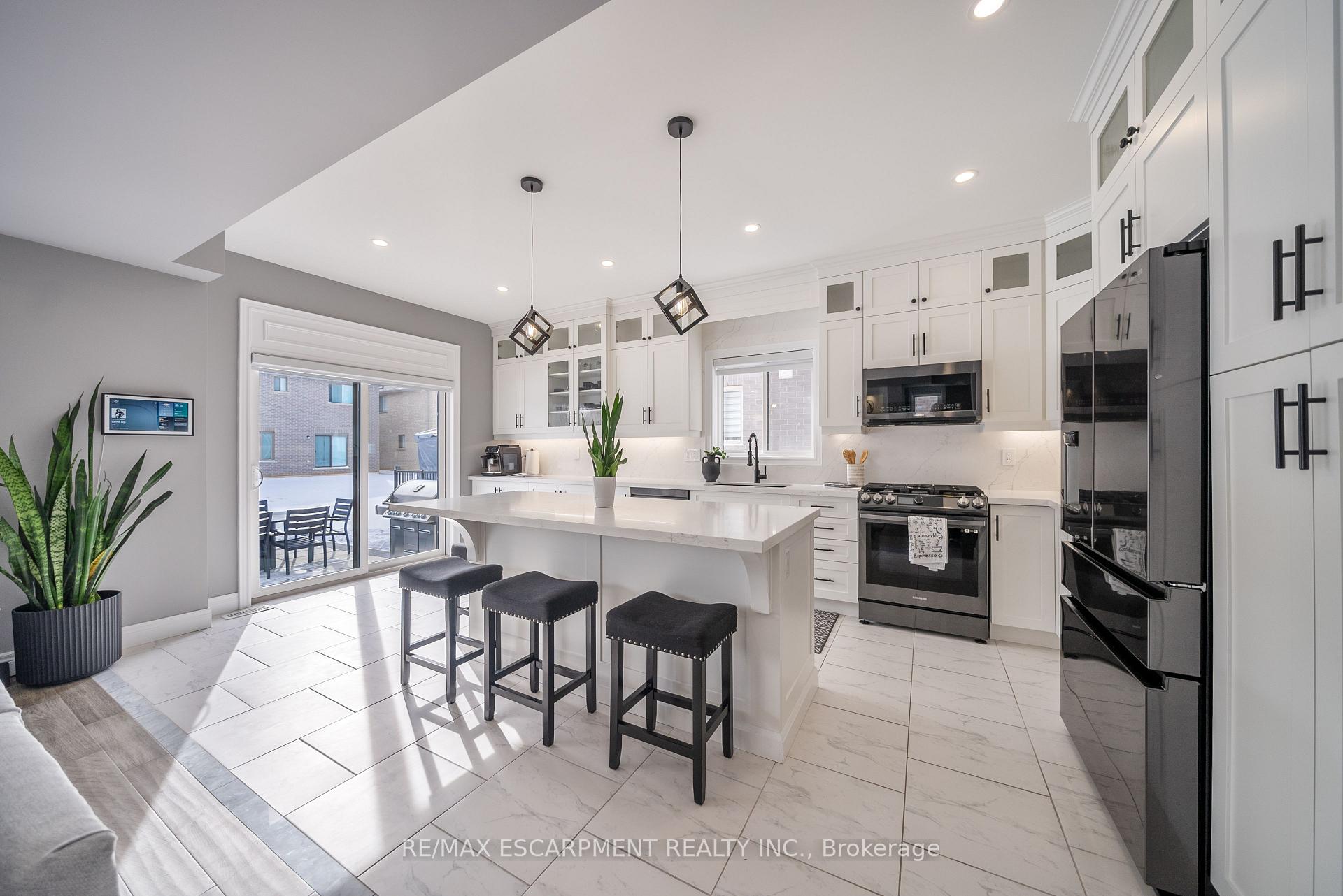 Photo 19 of 36 Miller Drive, Hamilton, Ancaster — HOMEH