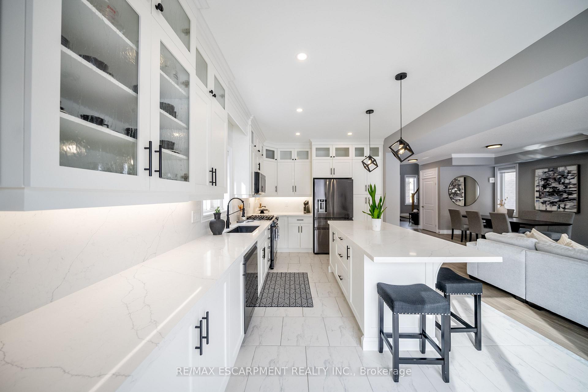 Photo 10 of 36 Miller Drive, Hamilton, Ancaster — HOMEH