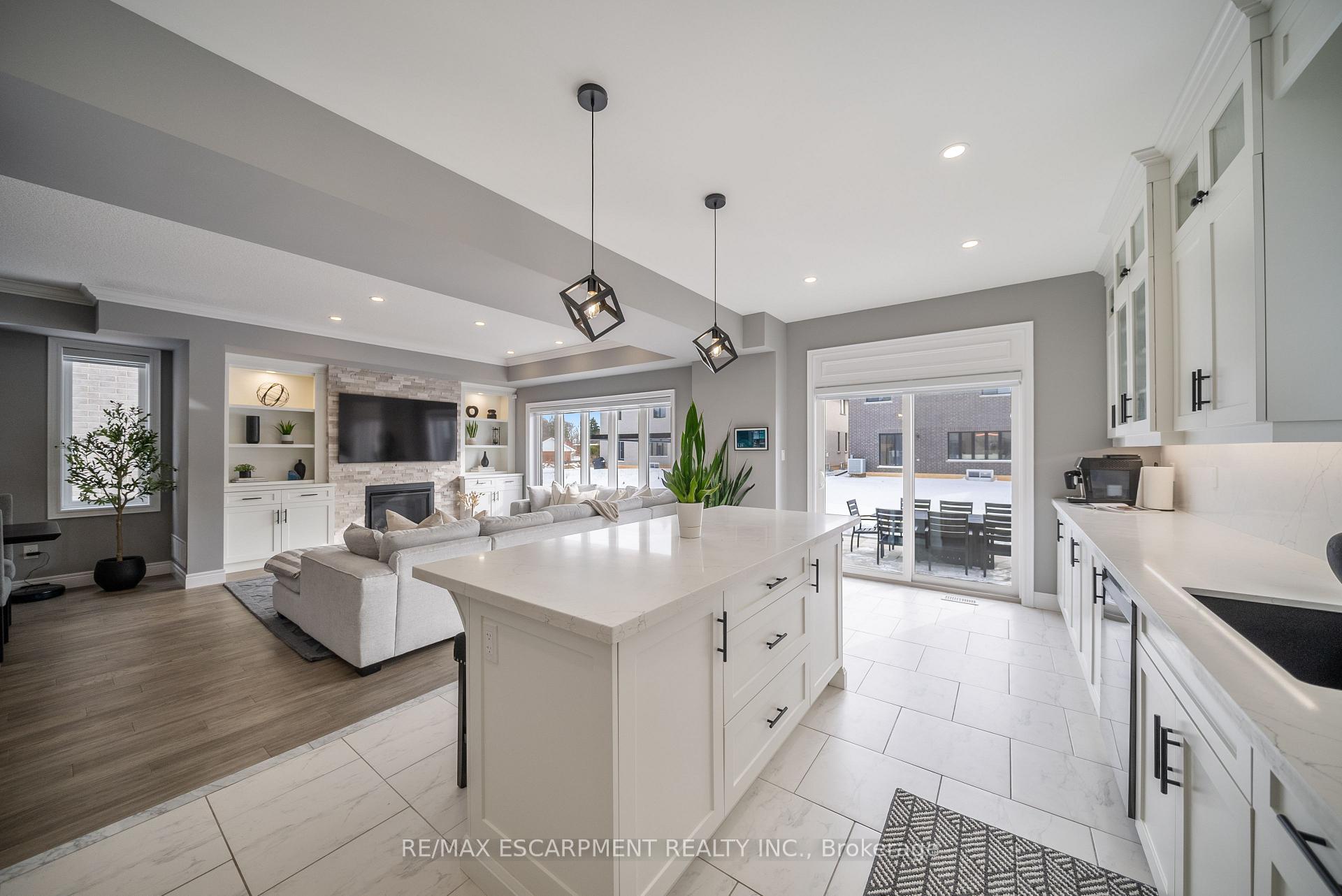 Photo 14 of 36 Miller Drive, Hamilton, Ancaster — HOMEH