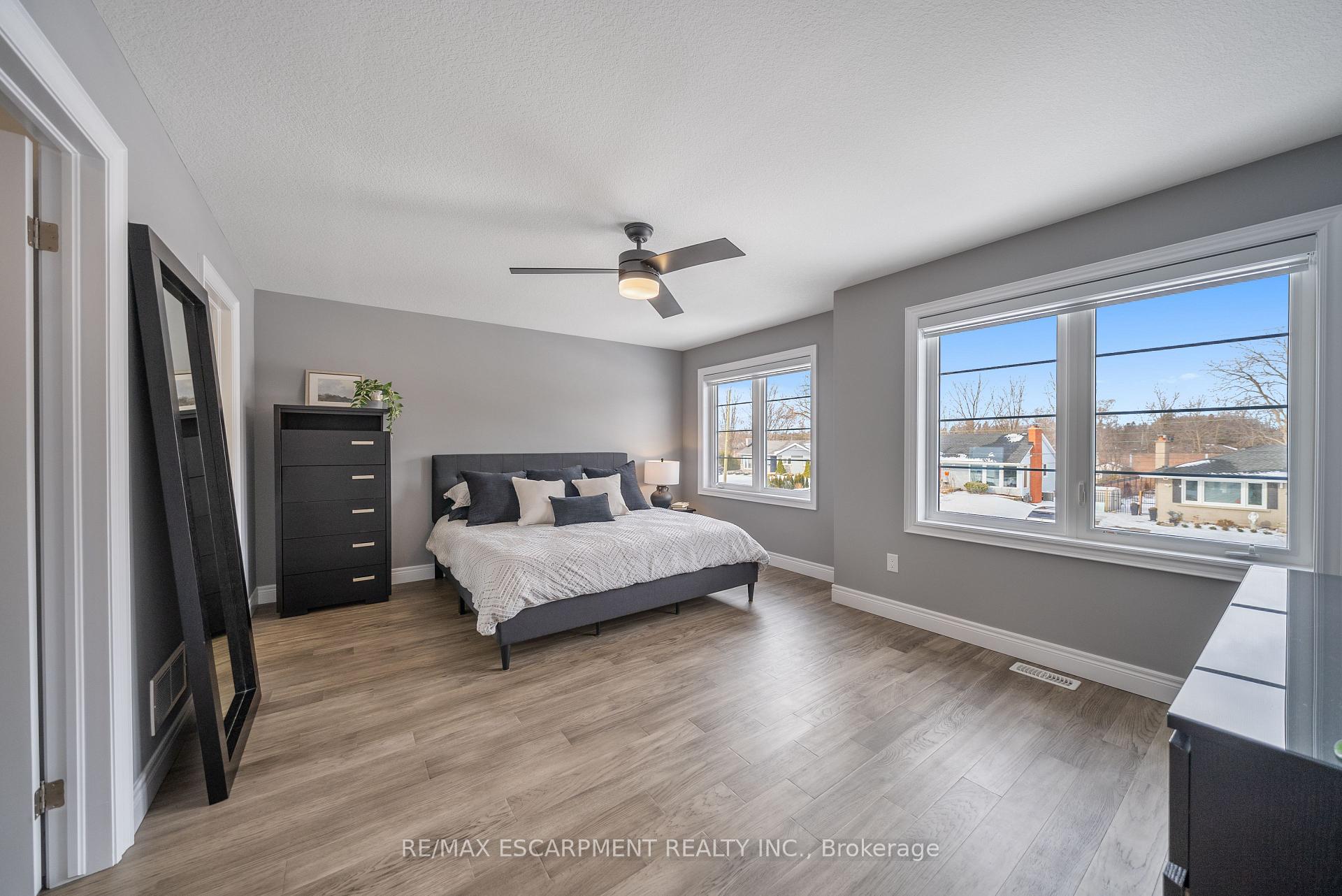 Photo 31 of 36 Miller Drive, Hamilton, Ancaster — HOMEH